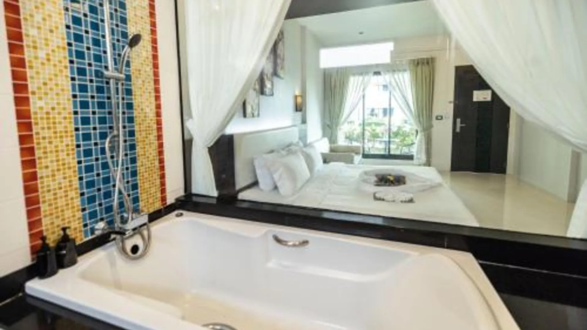 푸켓 블루 카리나 호텔 푸켓 3성급 호텔 수영장