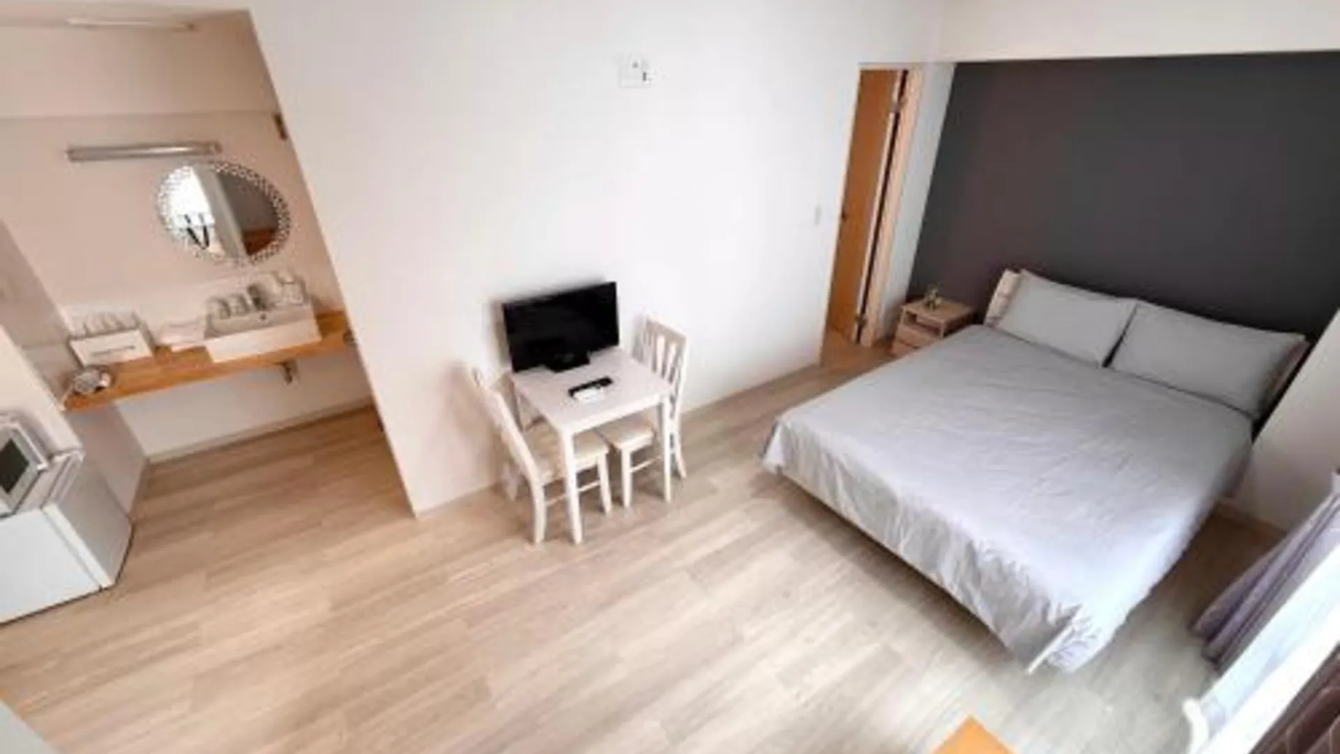 오키나와 본섬 hotel gala city only 5 mins to Kokusai Street 24 square meters room 3성급 호텔 스위트룸