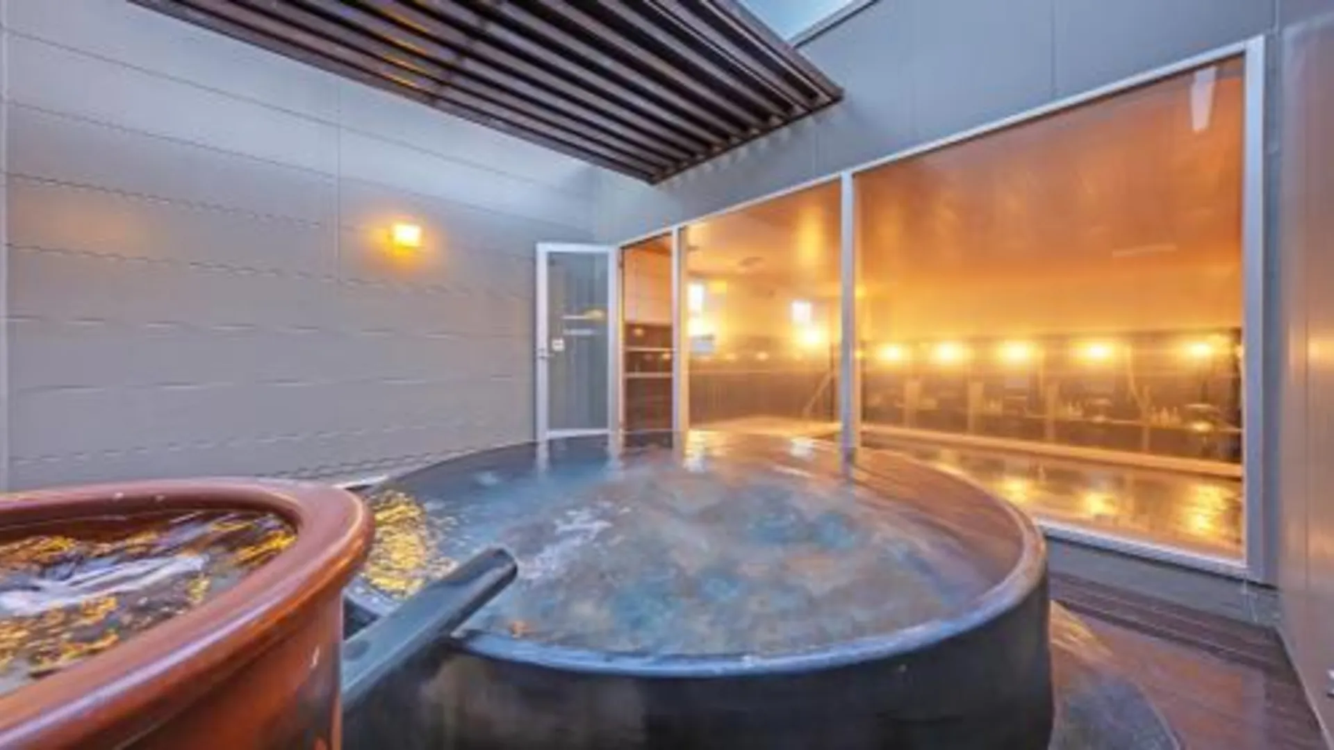 후쿠오카 QuintessaHotel Fukuokawatanabedouri Comic&Books 5성급 호텔 로비