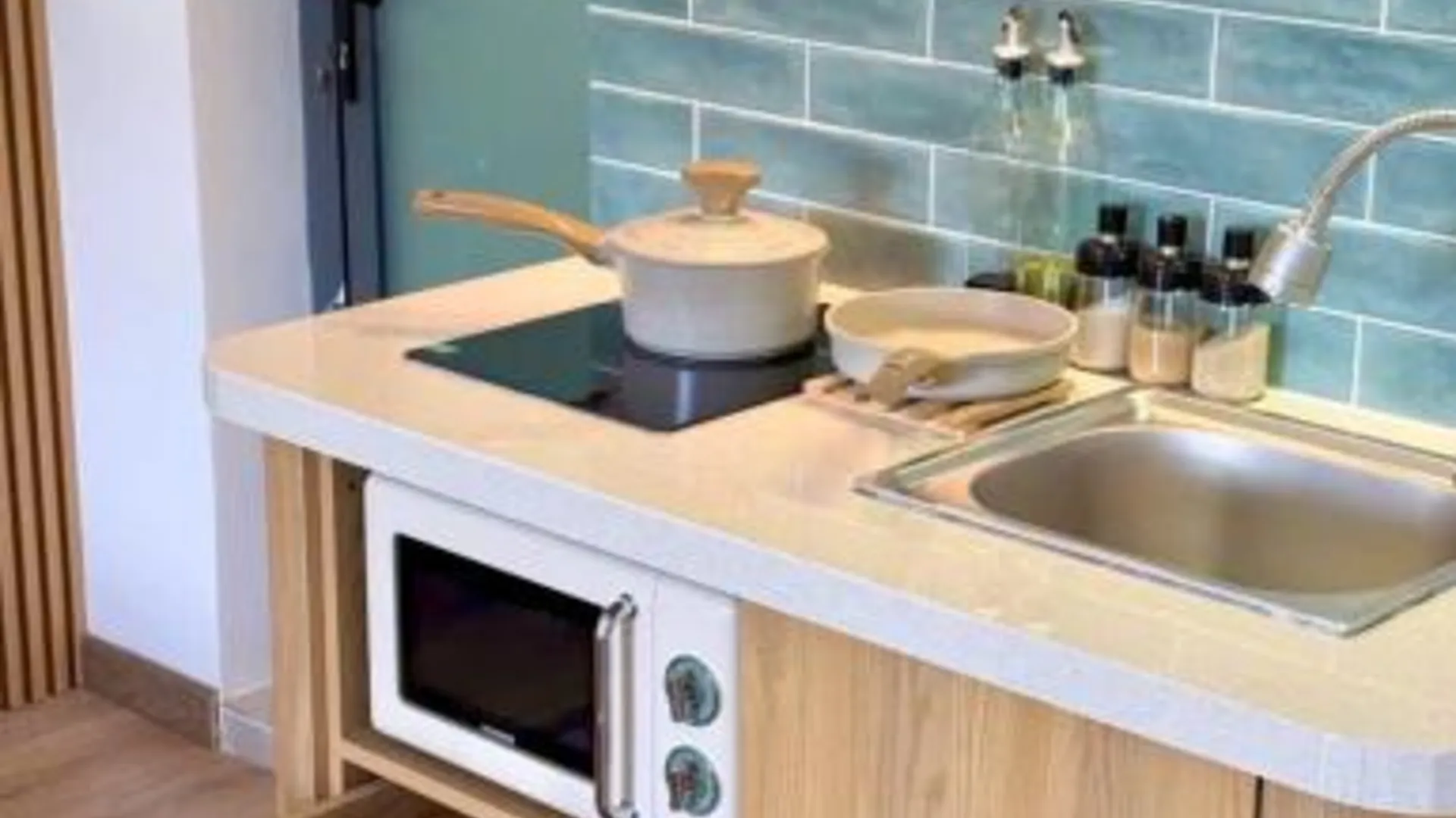 호치민 참스 호텔 앤 홈스테이 5성급 호텔 수영장