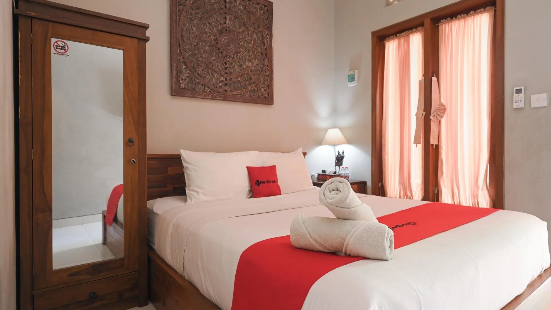 발리 레드도어즈 메르타사리 비치 근처 2 2성급 호텔 스위트룸