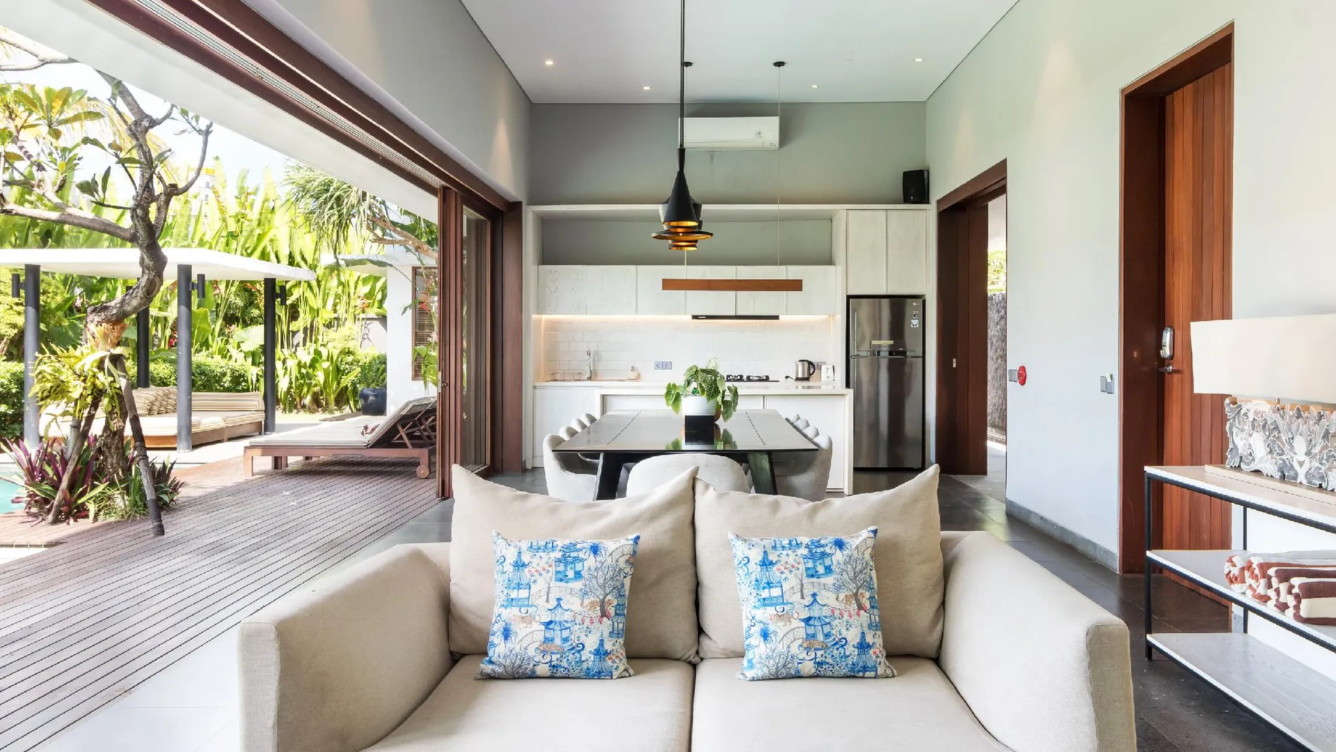 발리 아마린 스미냑 5성급 호텔 객실