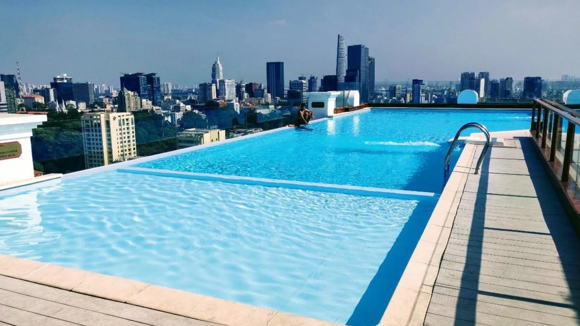 호치민 1군의 프라이빗 하우스 (117m², 침실 2개, 프라이빗 욕실 2개) 4성급 싱글룸 레스토랑