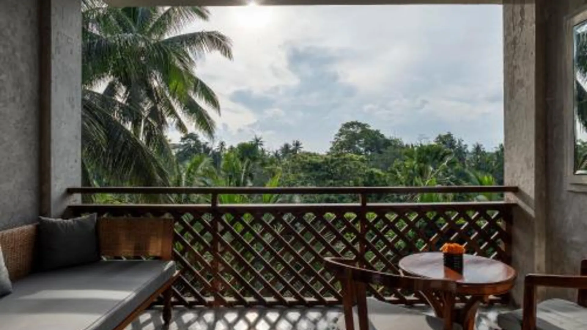 발리 아디와나 비스마 5성급 호텔 수영장