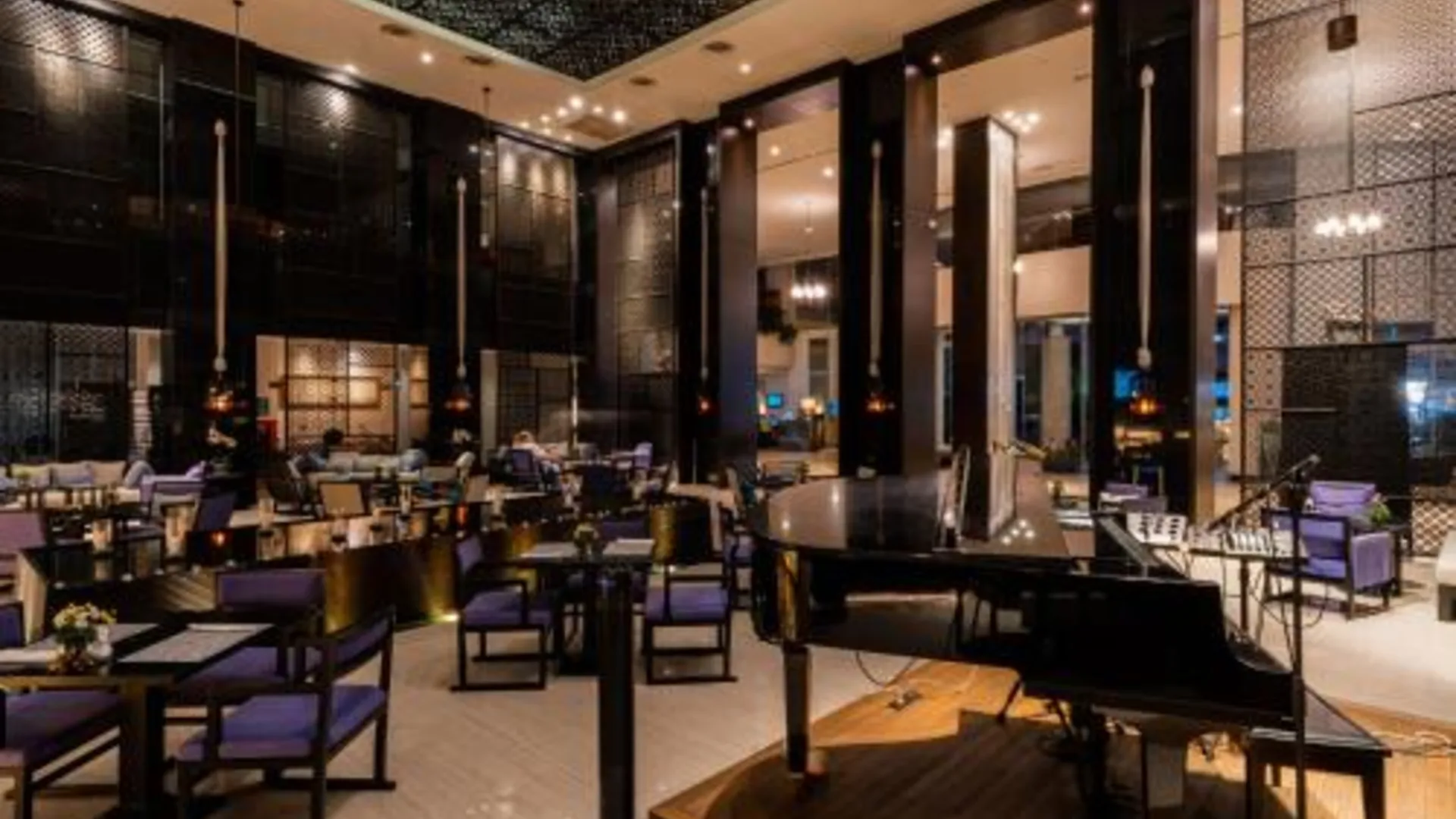 푸켓 더 로열 파라다이스 호텔 앤 스파 4성급 호텔 로비