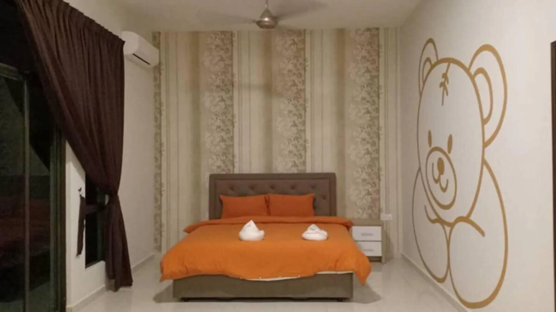 말라카 존커의 방갈로 (368m², 침실 7개, 프라이빗 욕실 6개) 3성급 게스트하우스 스위트룸