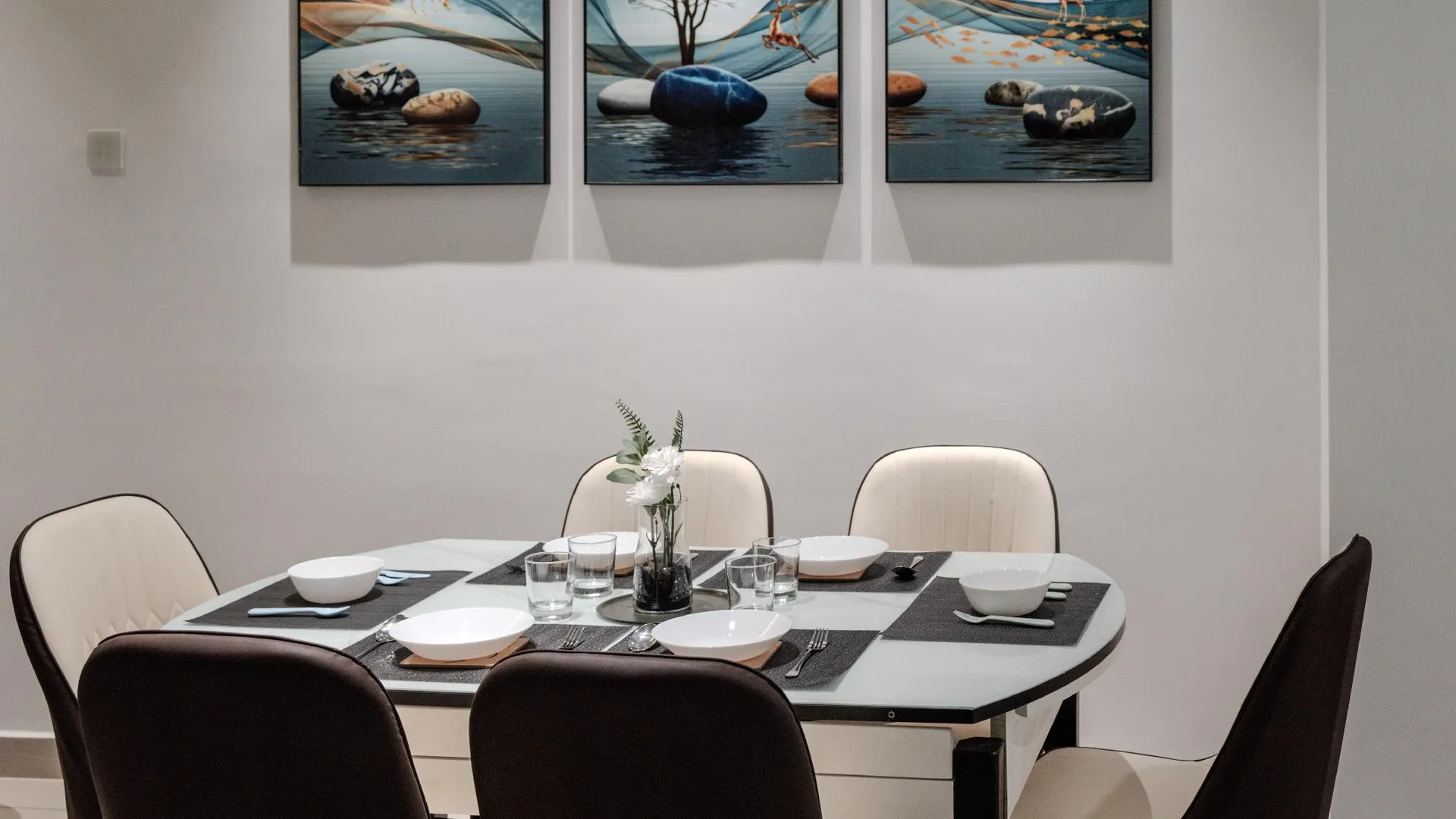 데사루 탄중 발라우의 프라이빗 하우스 (170m², 침실 4개, 프라이빗 욕실 3개) 3성급 싱글룸 외관