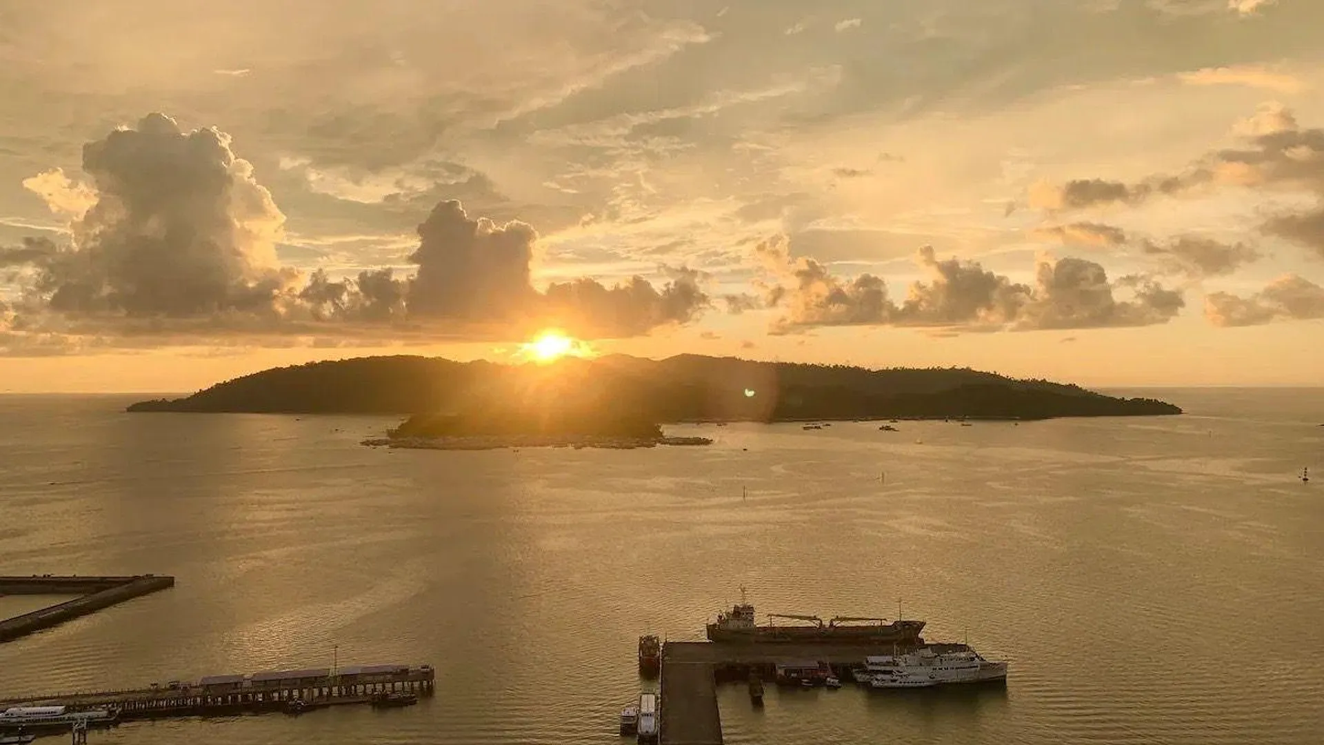 코타키나발루 쿠알라 펜유의 아파트먼트 (65m², 침실 2개, 프라이빗 욕실 2개) 3성급 싱글룸 레스토랑