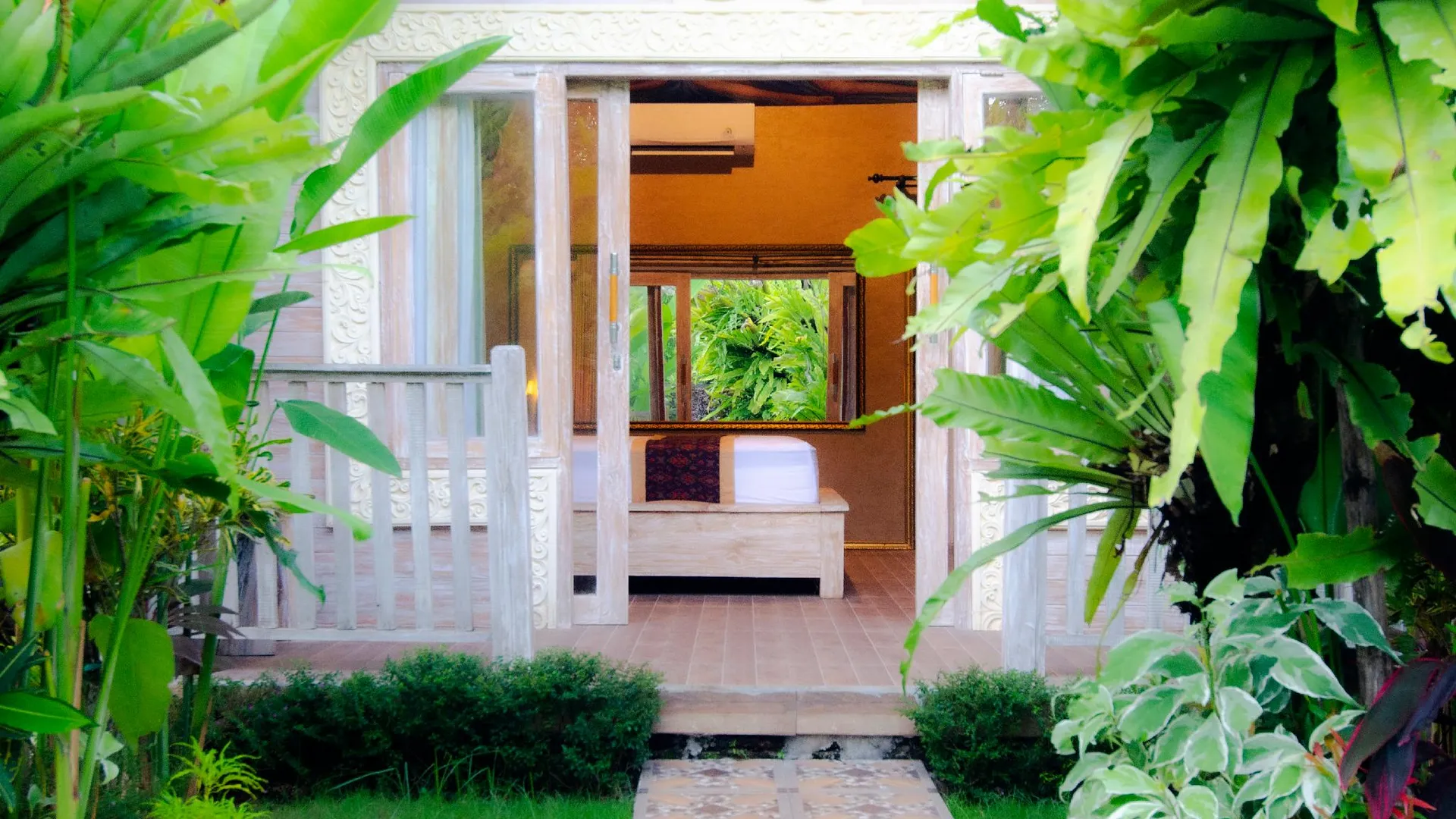 발리 케라마스의 아파트먼트 (1300m², 침실 4개, 프라이빗 욕실 4개) 4성급 싱글룸 수영장