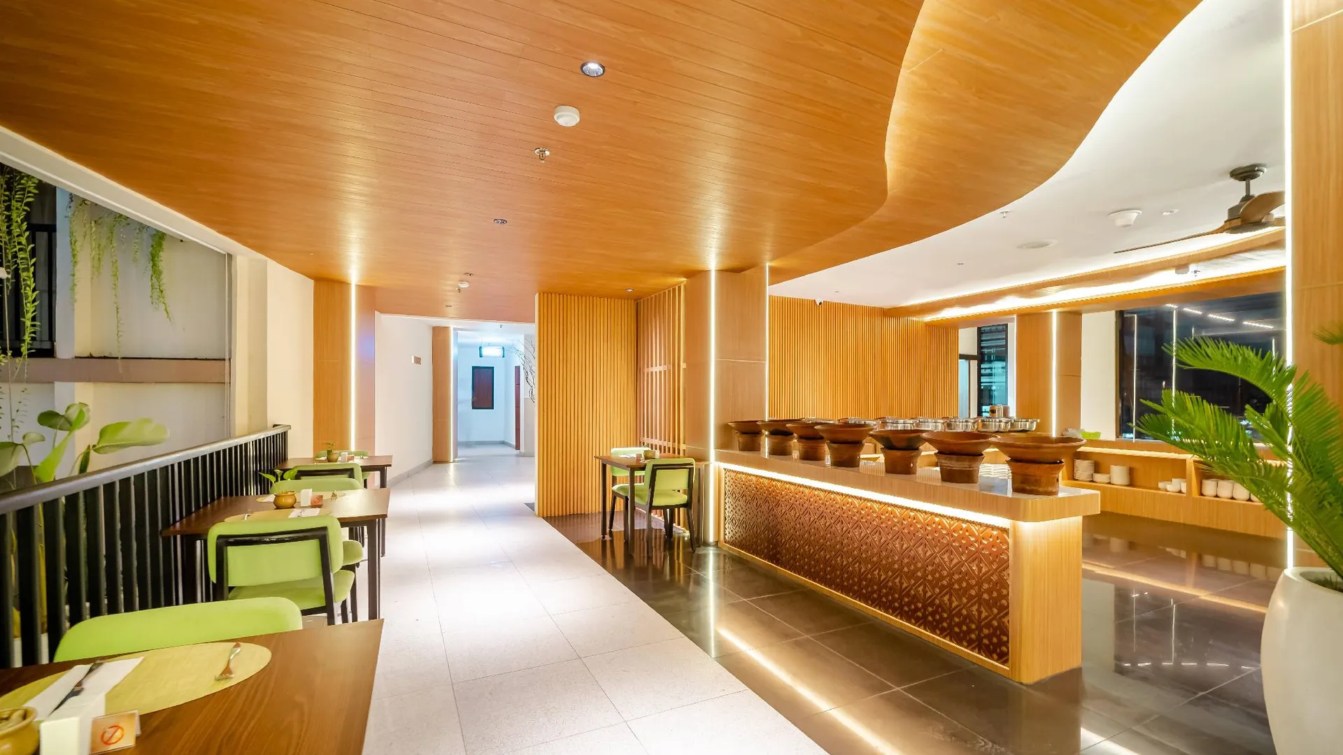 발리 크로스 바이브 파샤 아틀리에 발리 쿠타 4성급 호텔 레스토랑