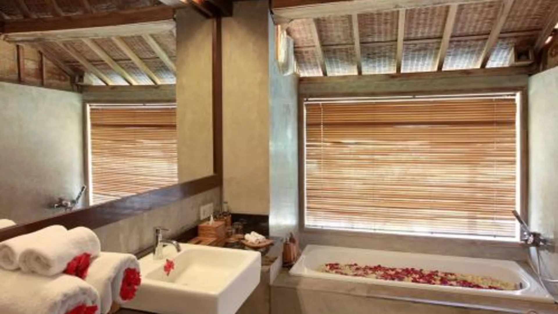 발리 수아르티 부티크 빌리지 4성급 호텔 수영장