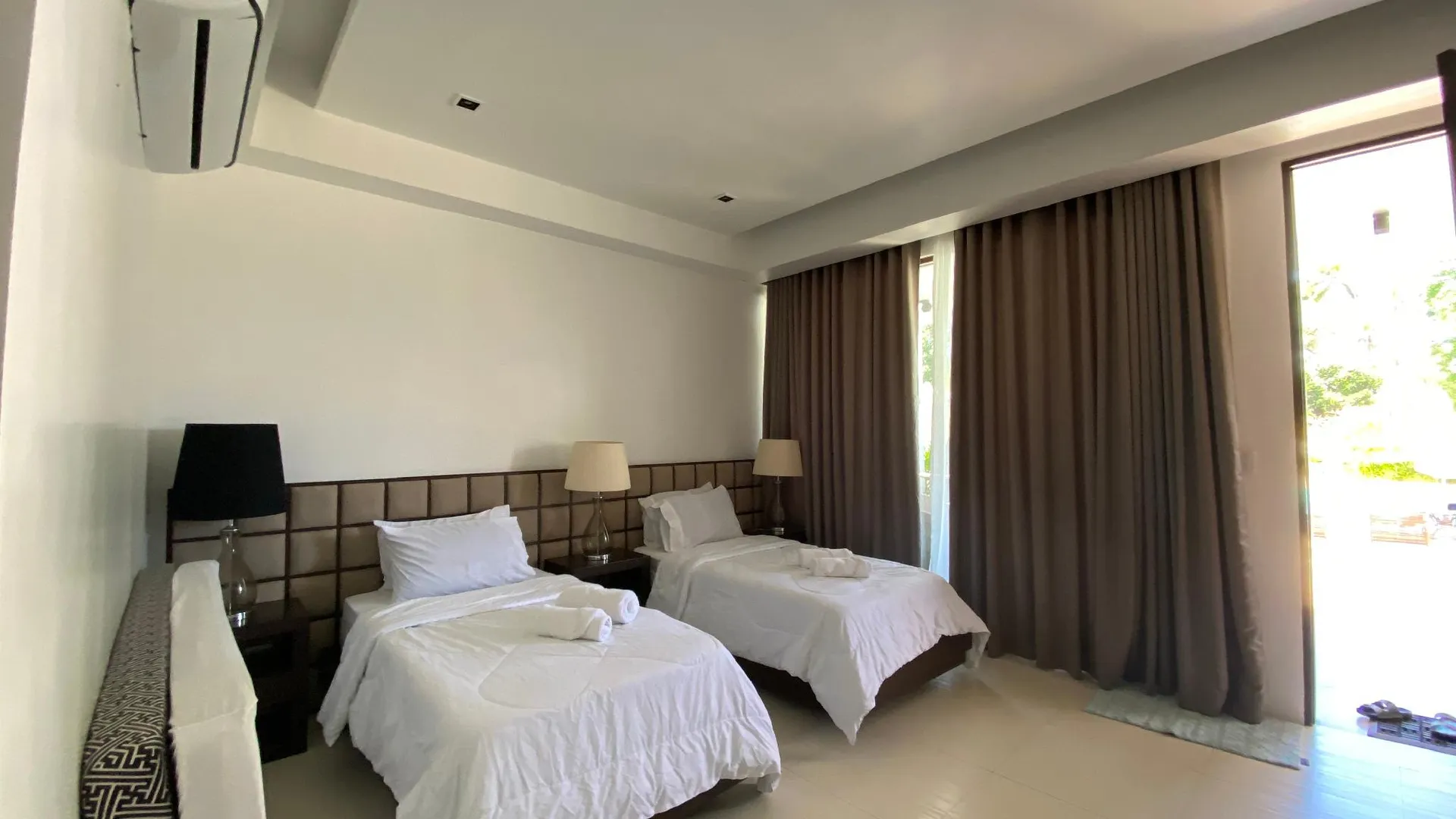 마하약 Rudhil's Place Resort and Sports Complex 4성급 호텔 수영장