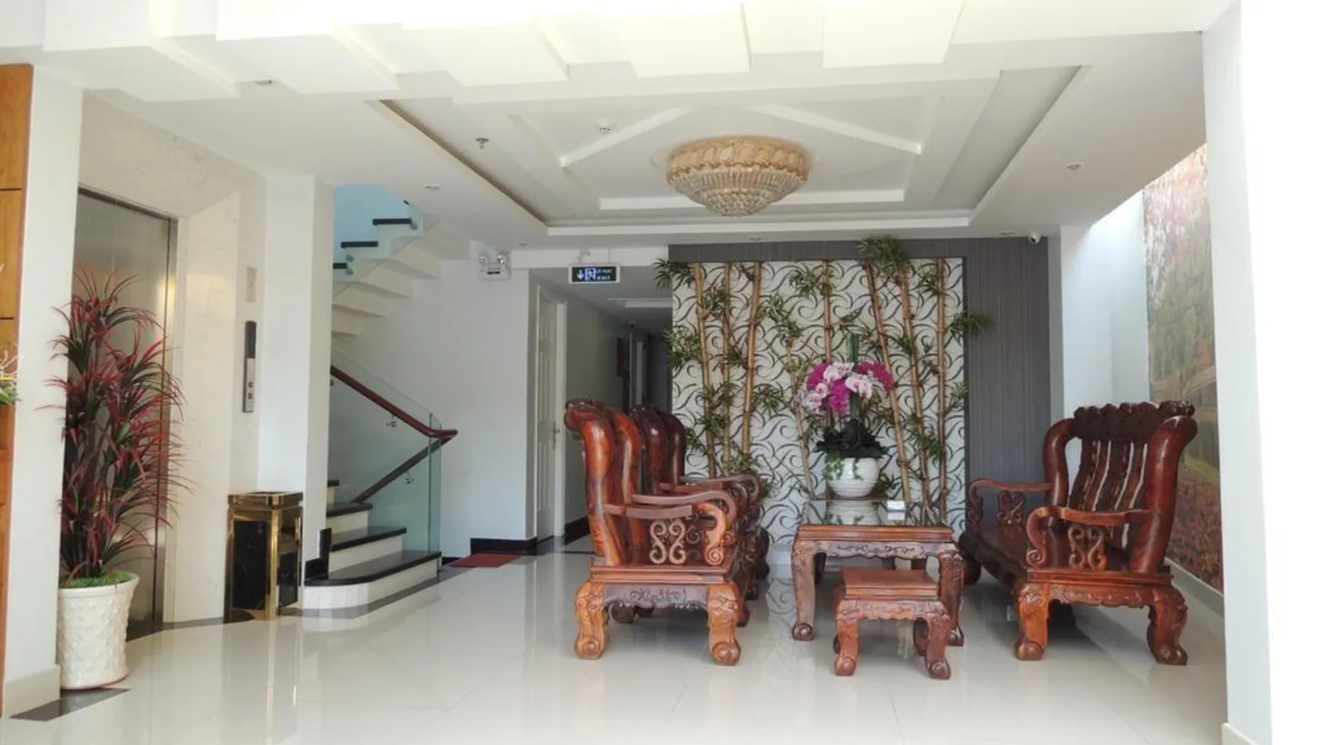 호치민 옌 남 호텔 응우옌 쫑 뚜웬 2성급 호텔 외관