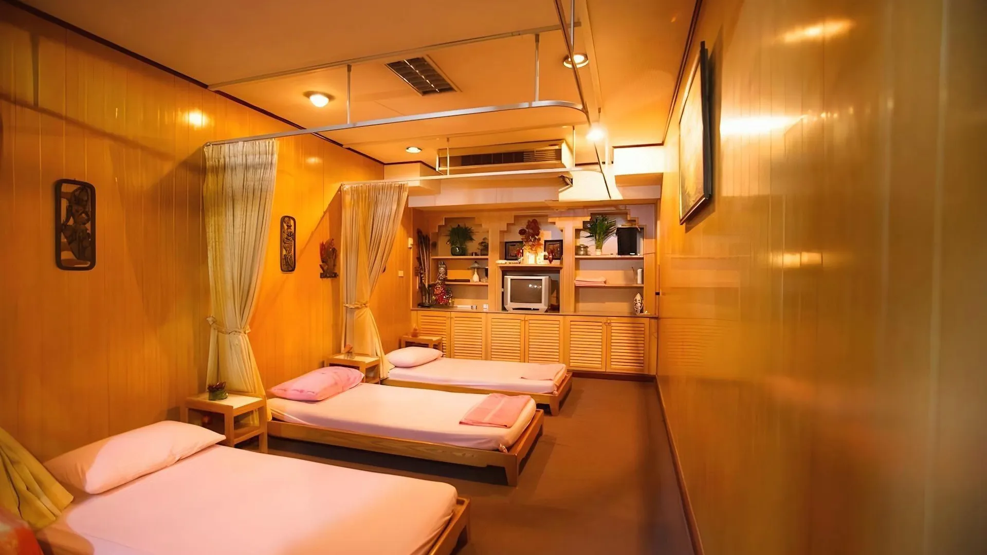 방콕 로즈 나나 호텔 2성급 호텔 스위트룸