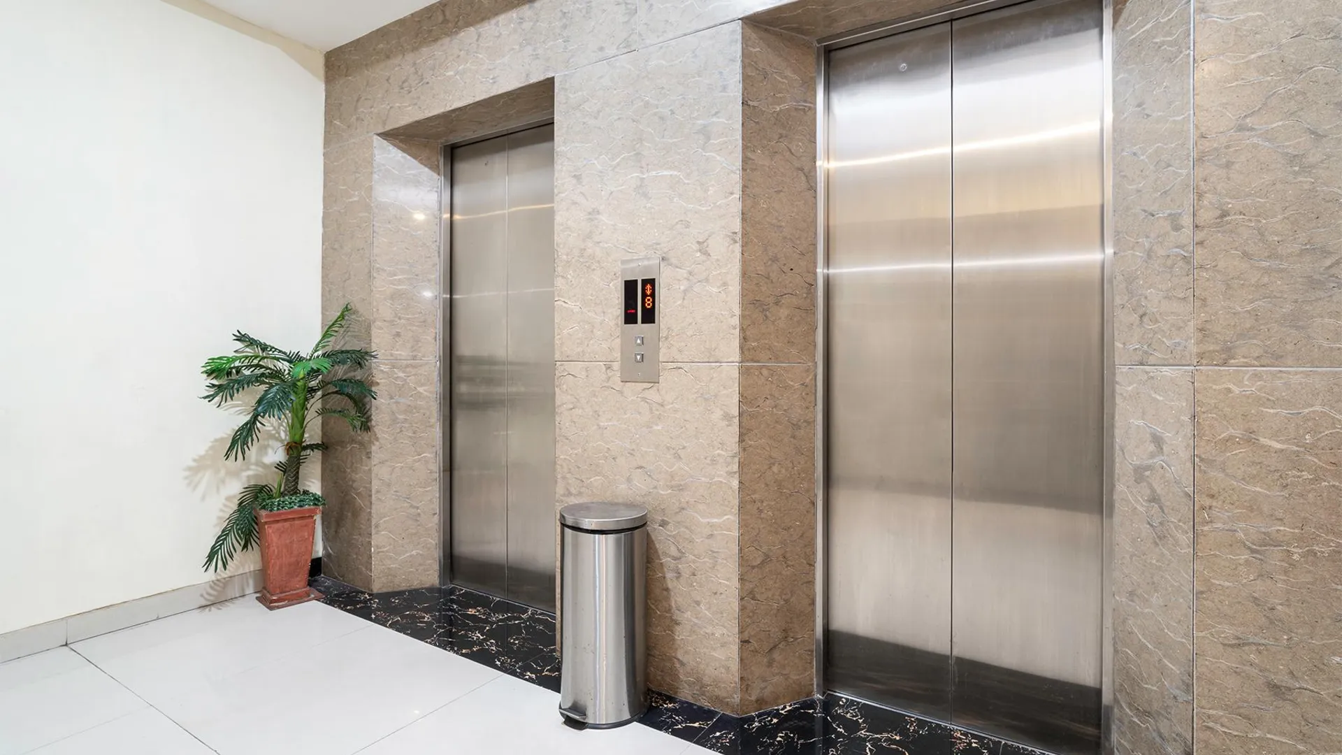 마카사르 Raising Hotel Panakkukang Makassar By LIFE 3성급 호텔 수영장