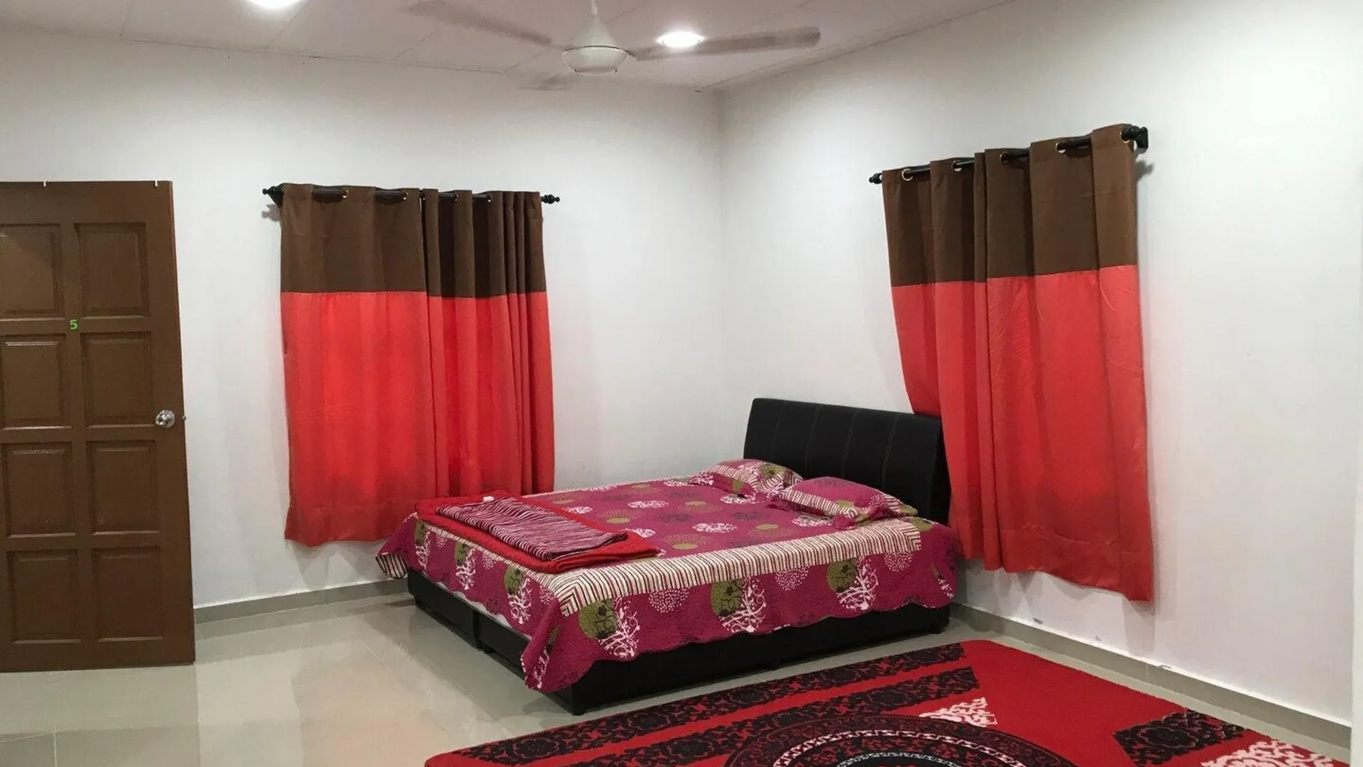 틀룩인탄 테룩 인탄의 방갈로 (3000m², 침실 4개, 프라이빗 욕실 4개) 2성급 싱글룸 객실