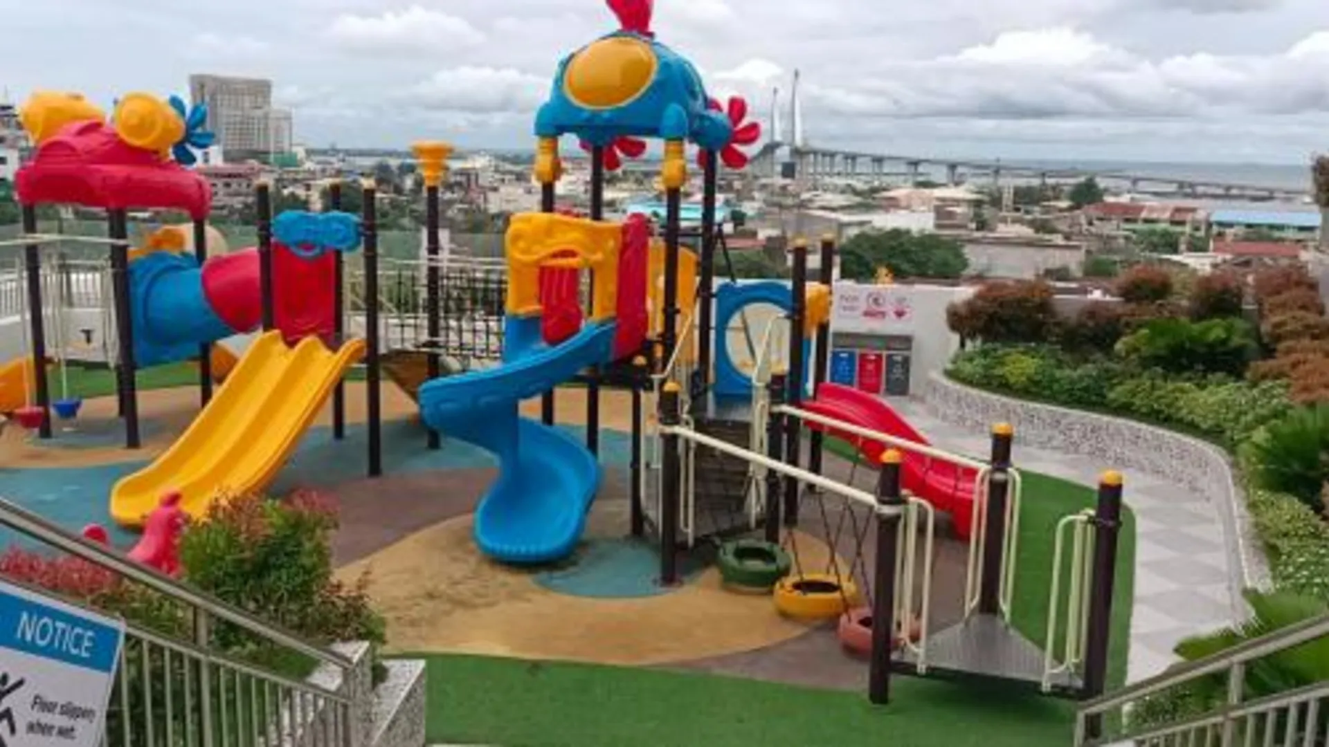 세부 Arc Tower Condominiums 호텔 수영장