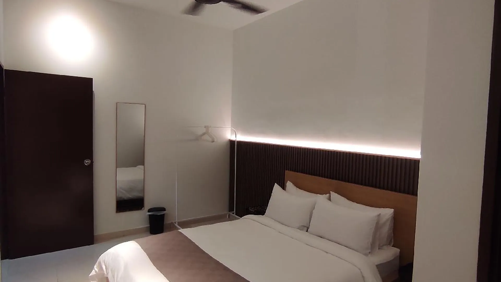 포트 딕슨 시 루사의 프라이빗 하우스 (1100m², 침실 3개, 프라이빗 욕실 2개) 3성급 싱글룸 객실