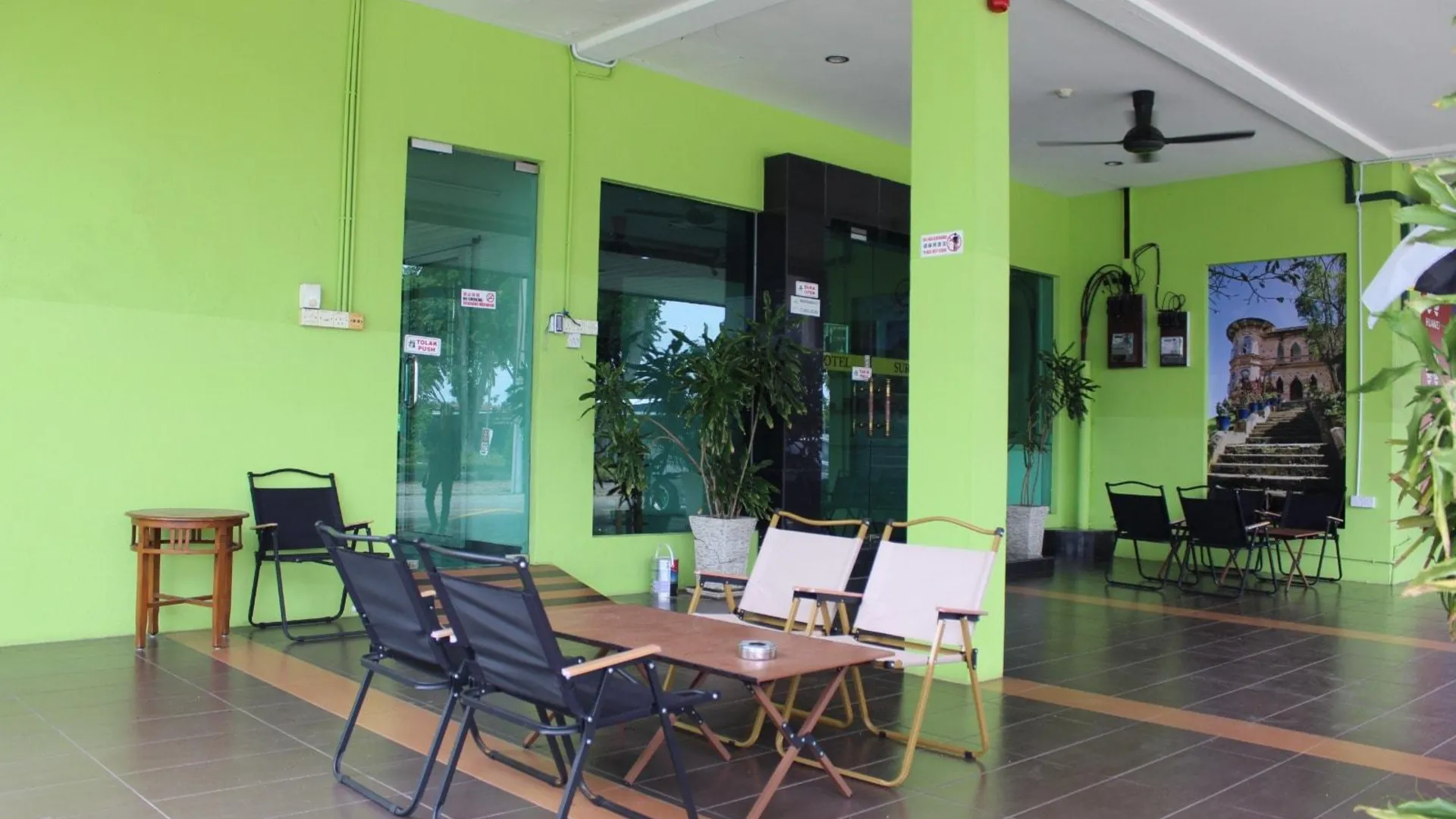 라하트 JQ Suria Lahat 3성급 호텔 로비