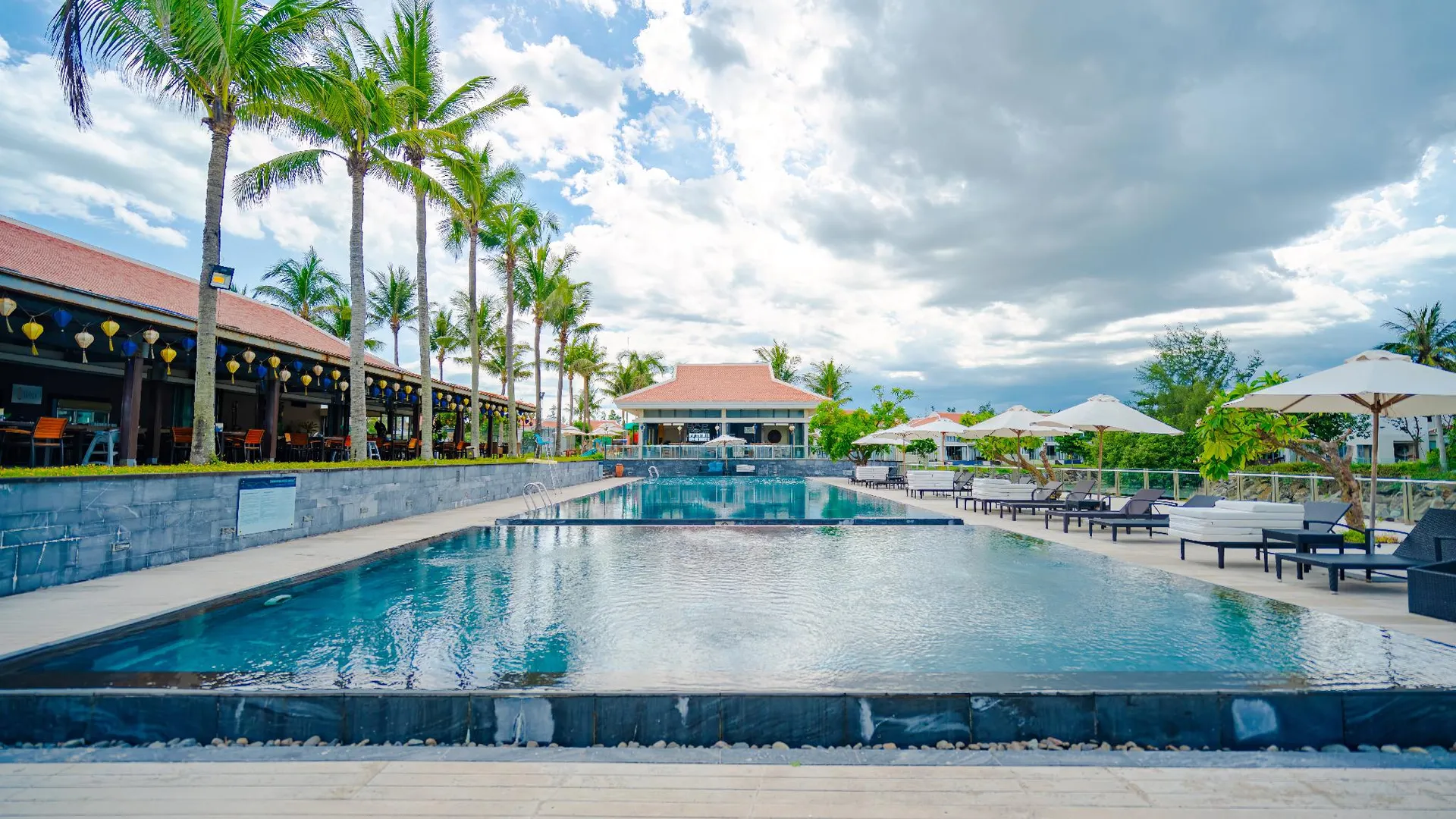 다낭 오션 빌라 리조트 5성급 호텔 수영장