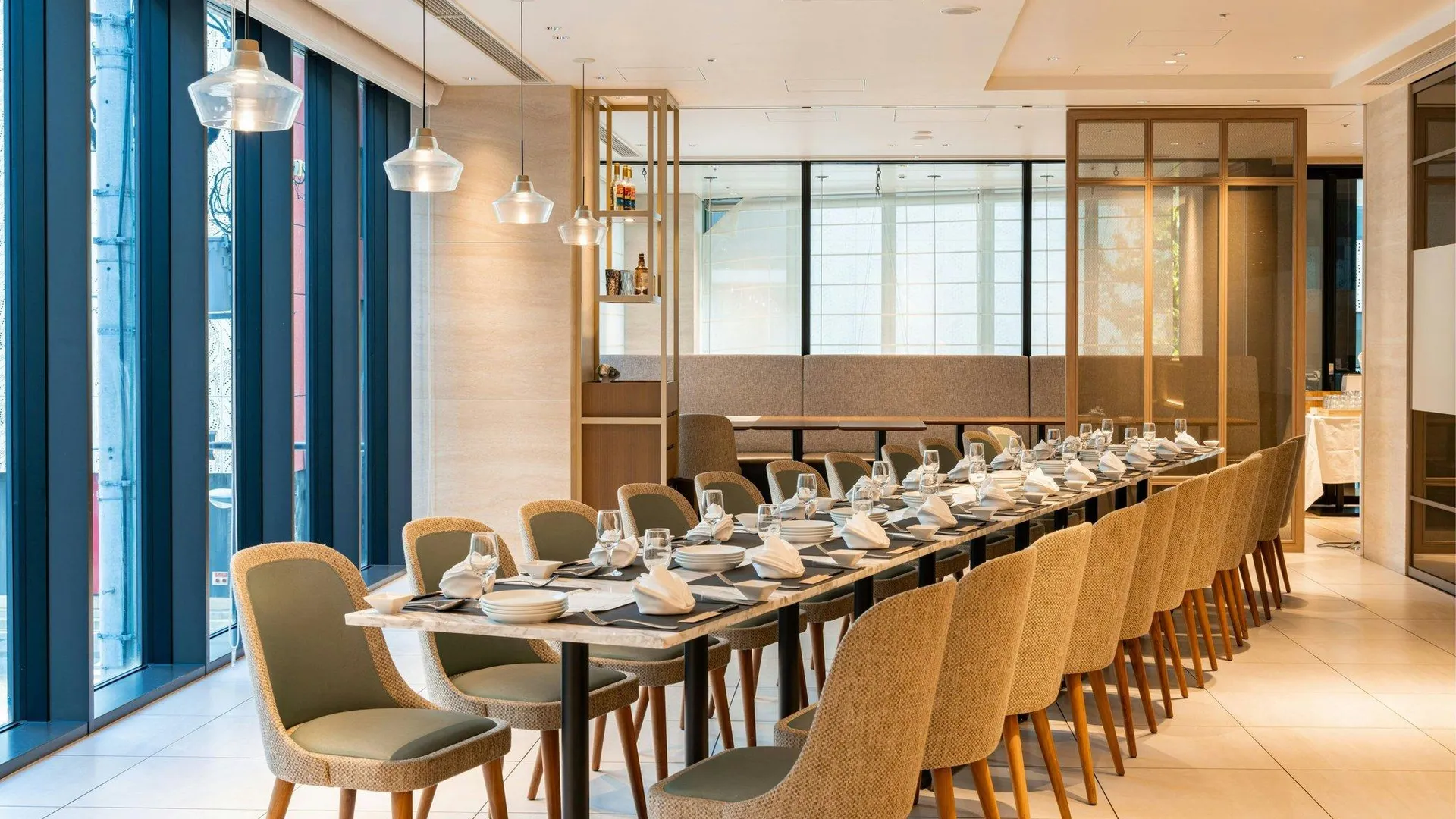 오사카 Courtyard by Marriott Osaka Honmachi 4성급 호텔 로비