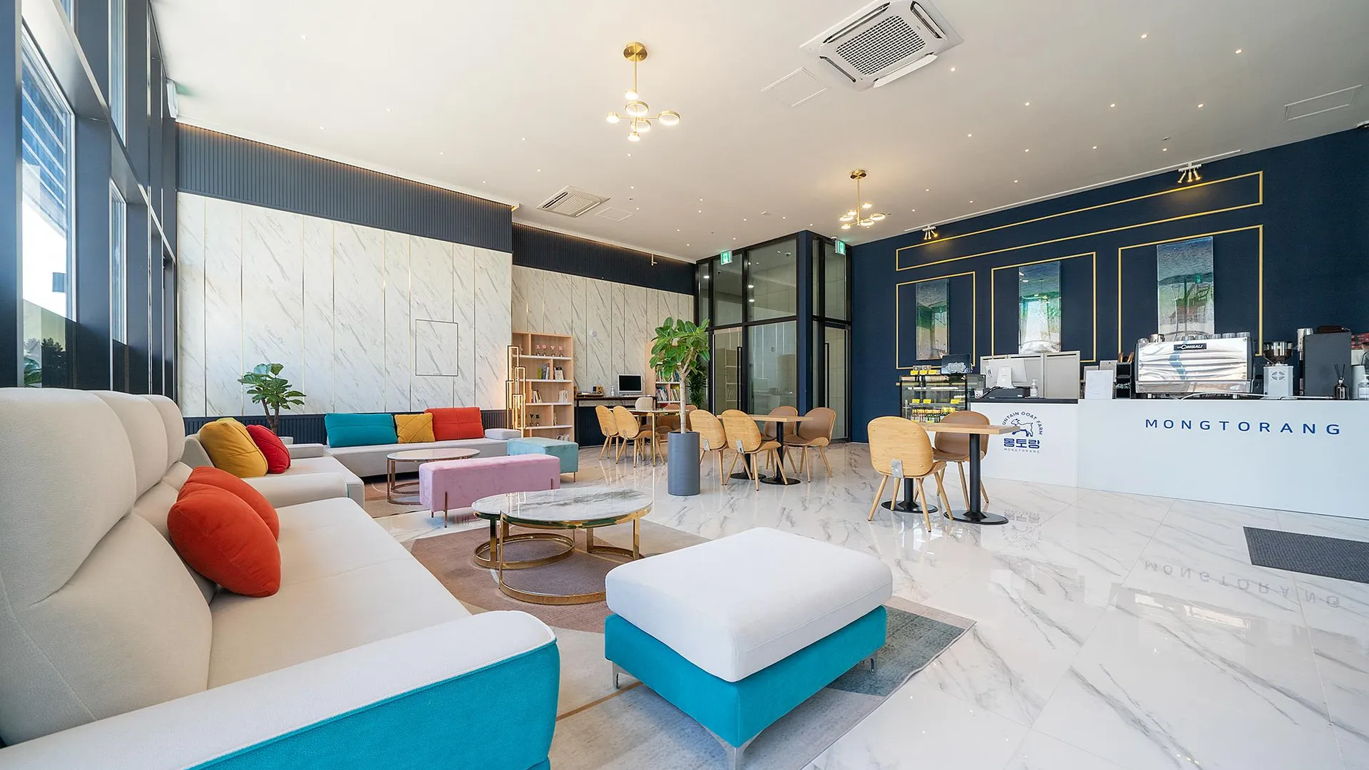 강릉 컨피네스 오션 스위트 4성급 호텔 로비