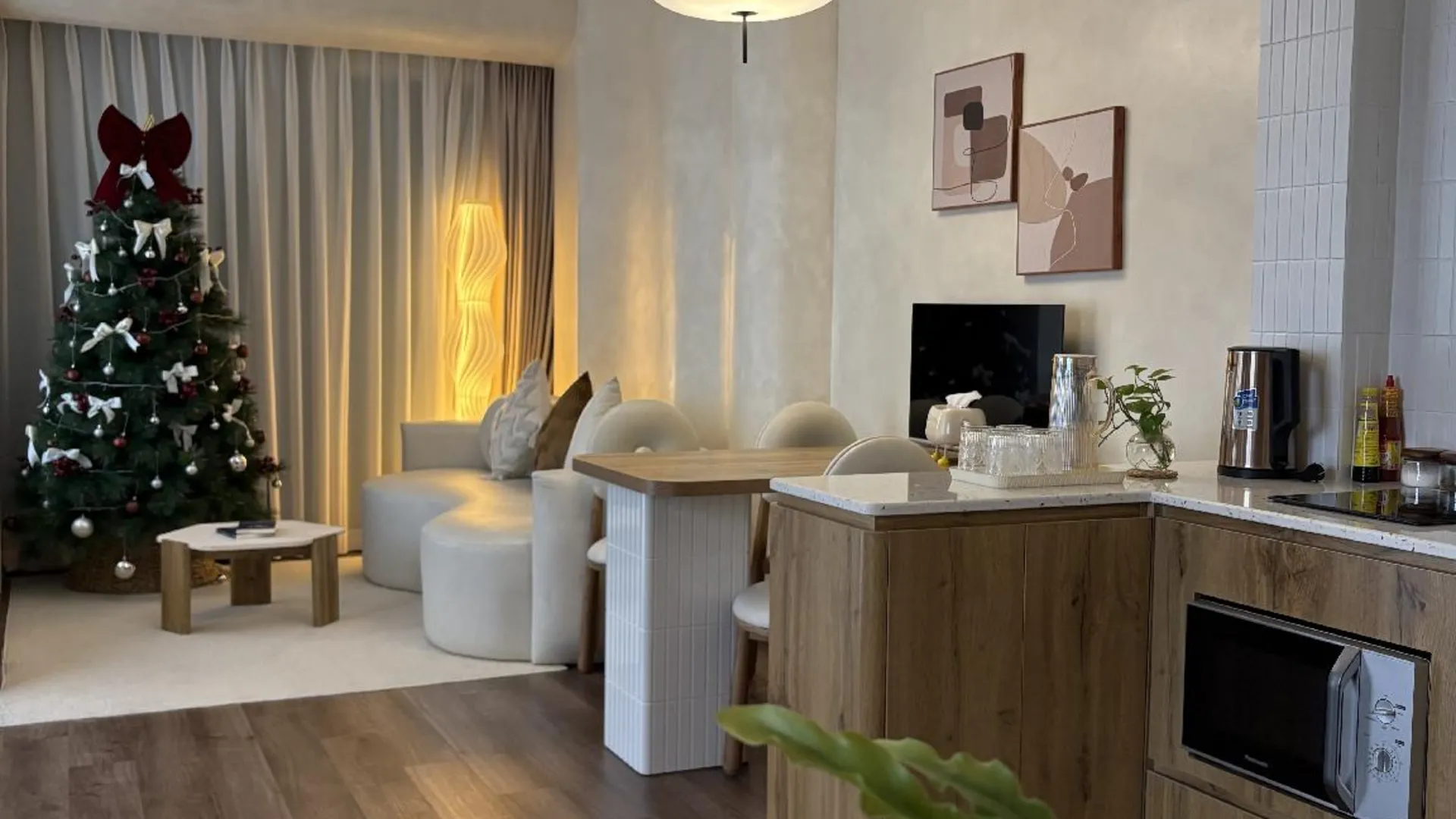 호치민 5군의 아파트먼트 (50m², 침실 1개, 프라이빗 욕실 1개) 4성급 싱글룸 레스토랑