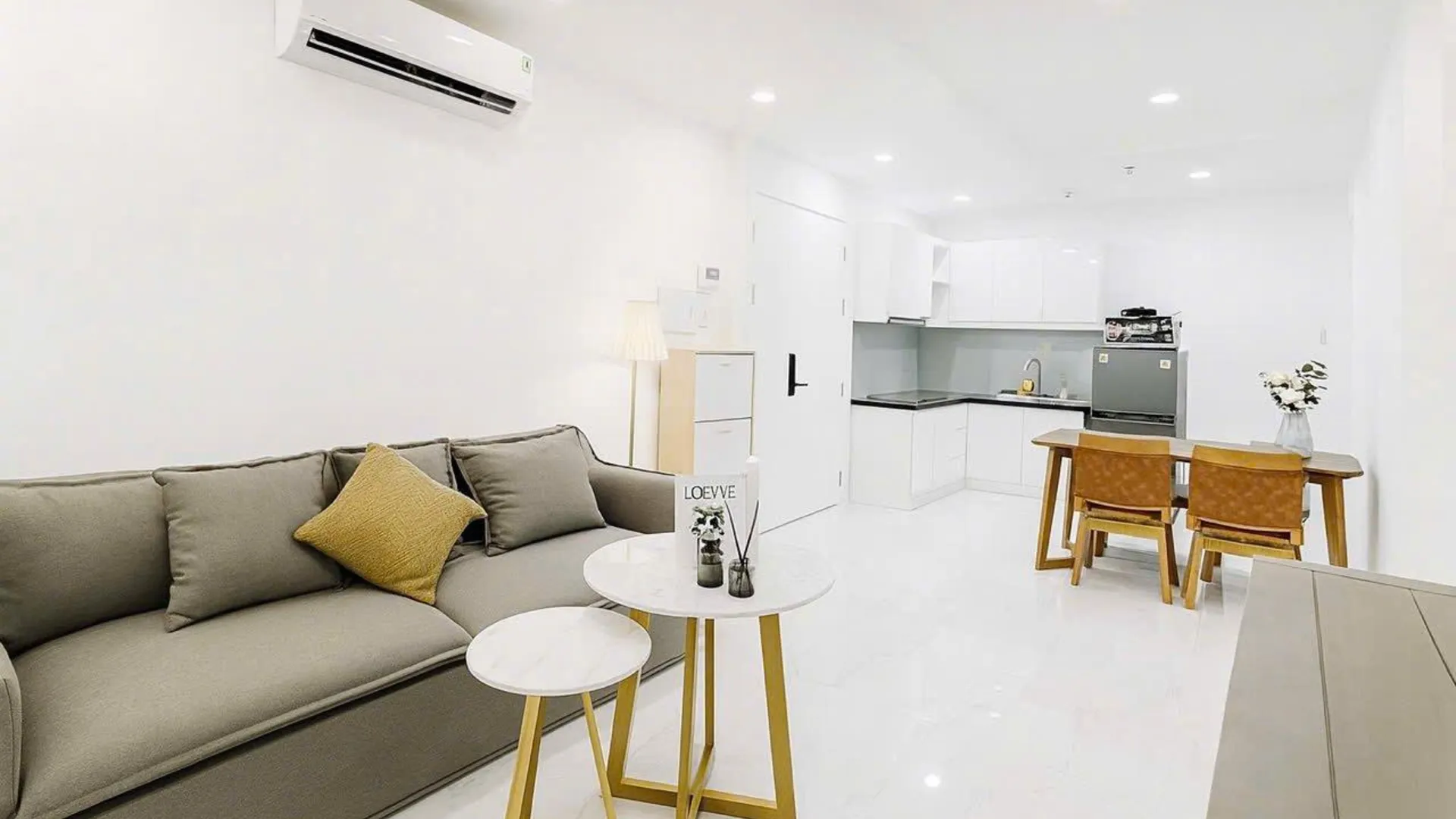 호치민 3군의 아파트먼트 (90m², 침실 2개, 프라이빗 욕실 1개) 4성급 싱글룸 수영장