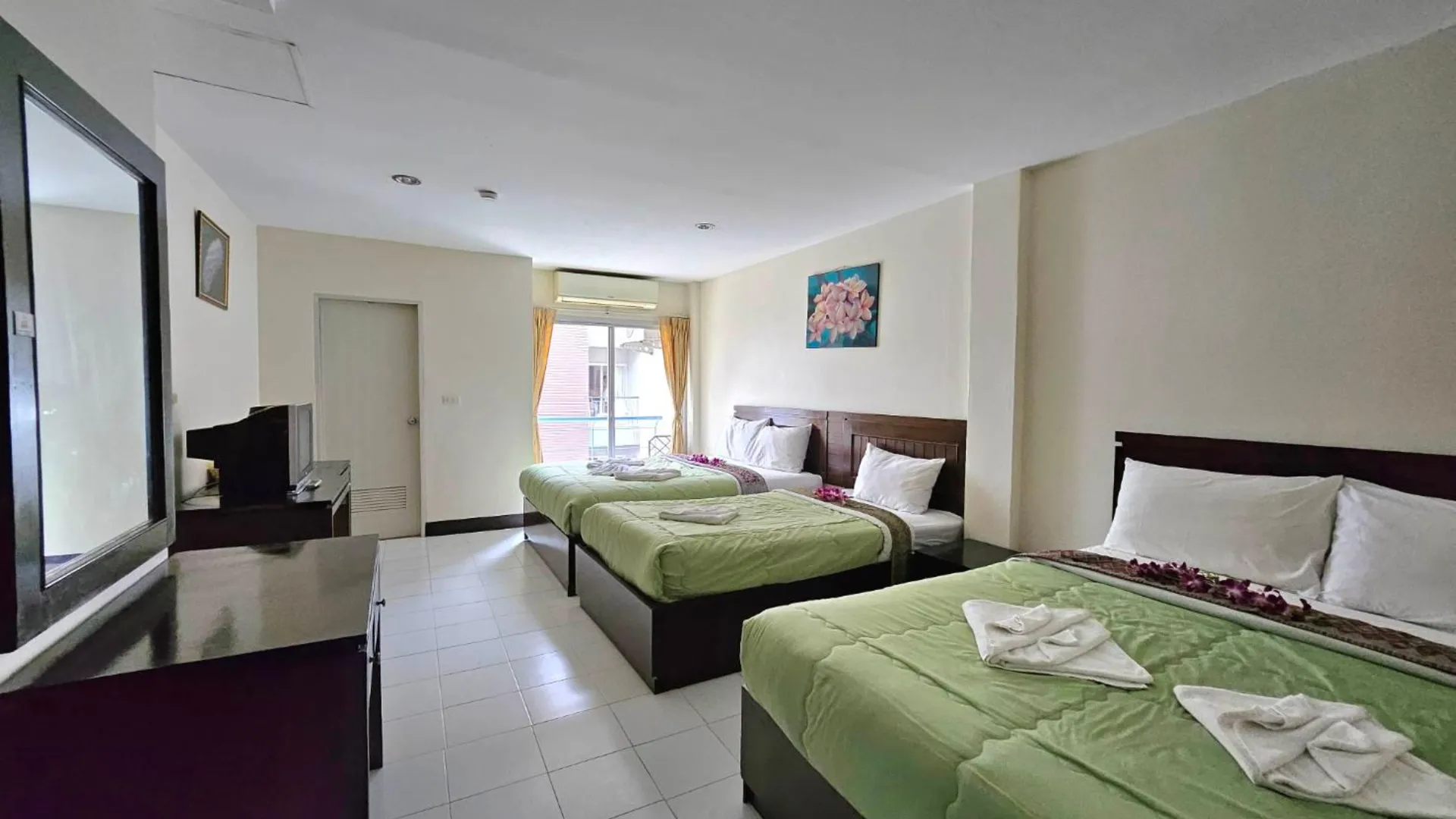 푸켓 빠통 문 인 레지던스 2성급 호텔 스위트룸