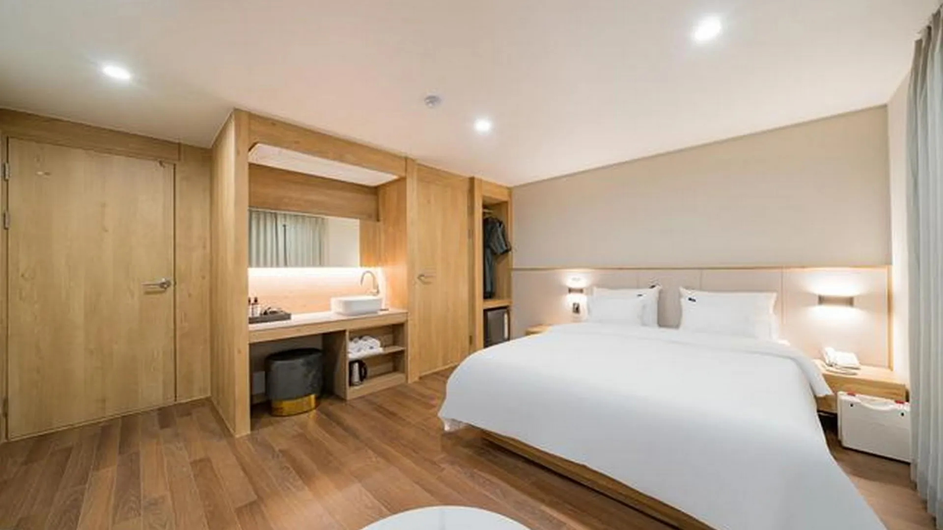 충주 충주 H 에비뉴 시티홀 브랜치 호텔 스위트룸