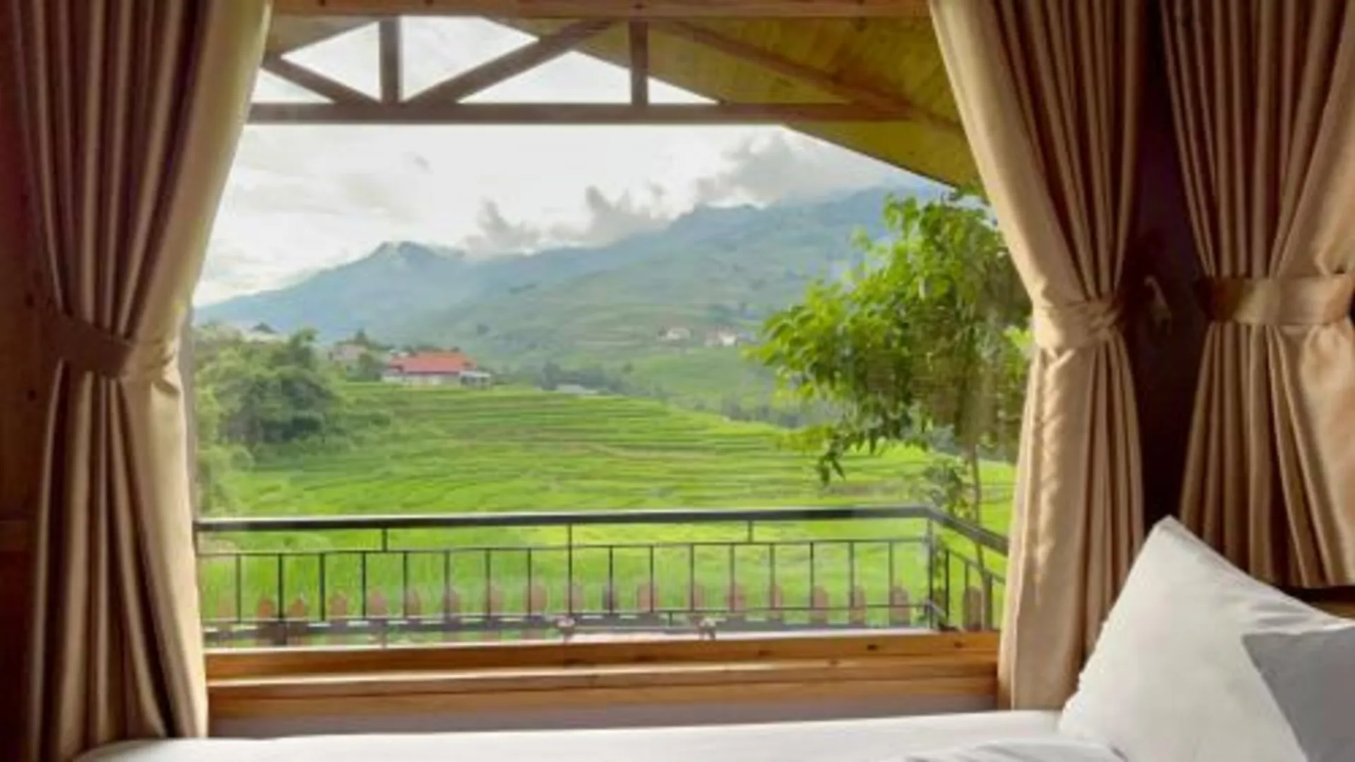 사파 S 플러스 방갈로 5성급 게스트하우스 수영장