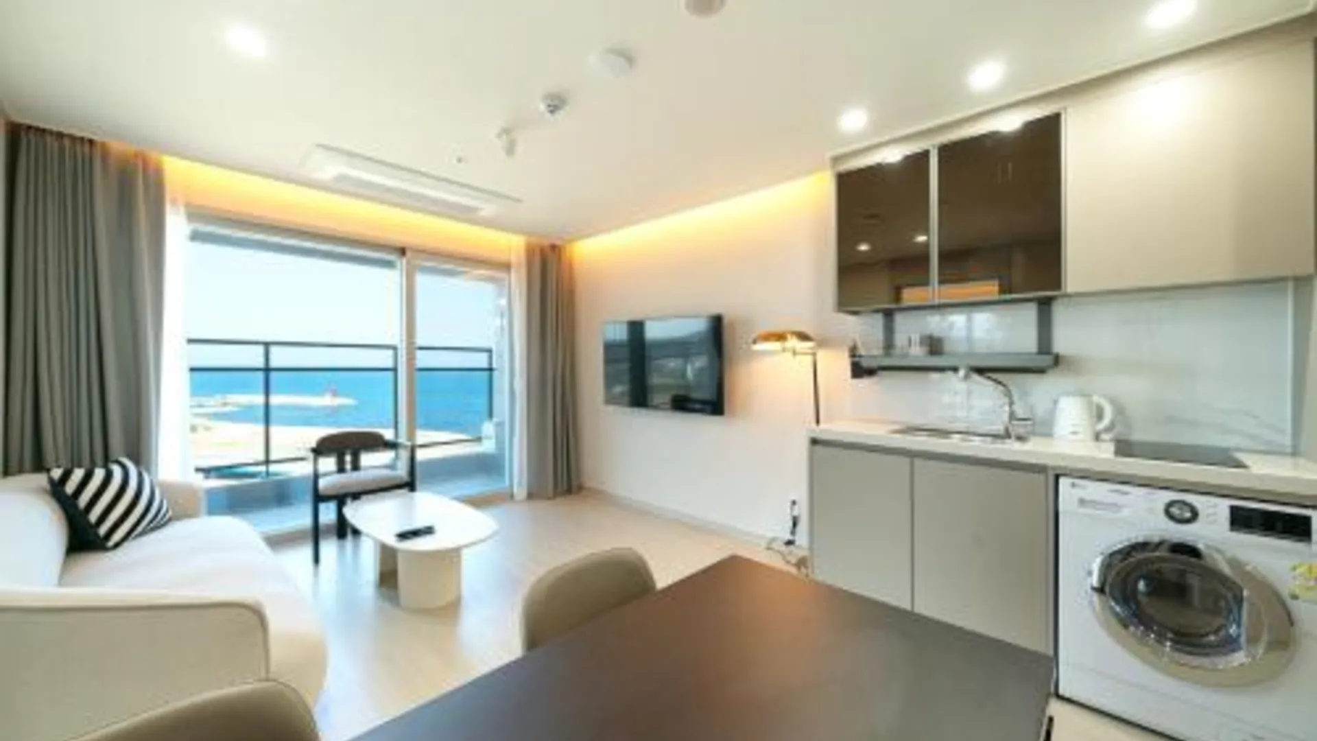 양양 다이아메르 호텔 속초 by 아늑스테이 호텔 로비