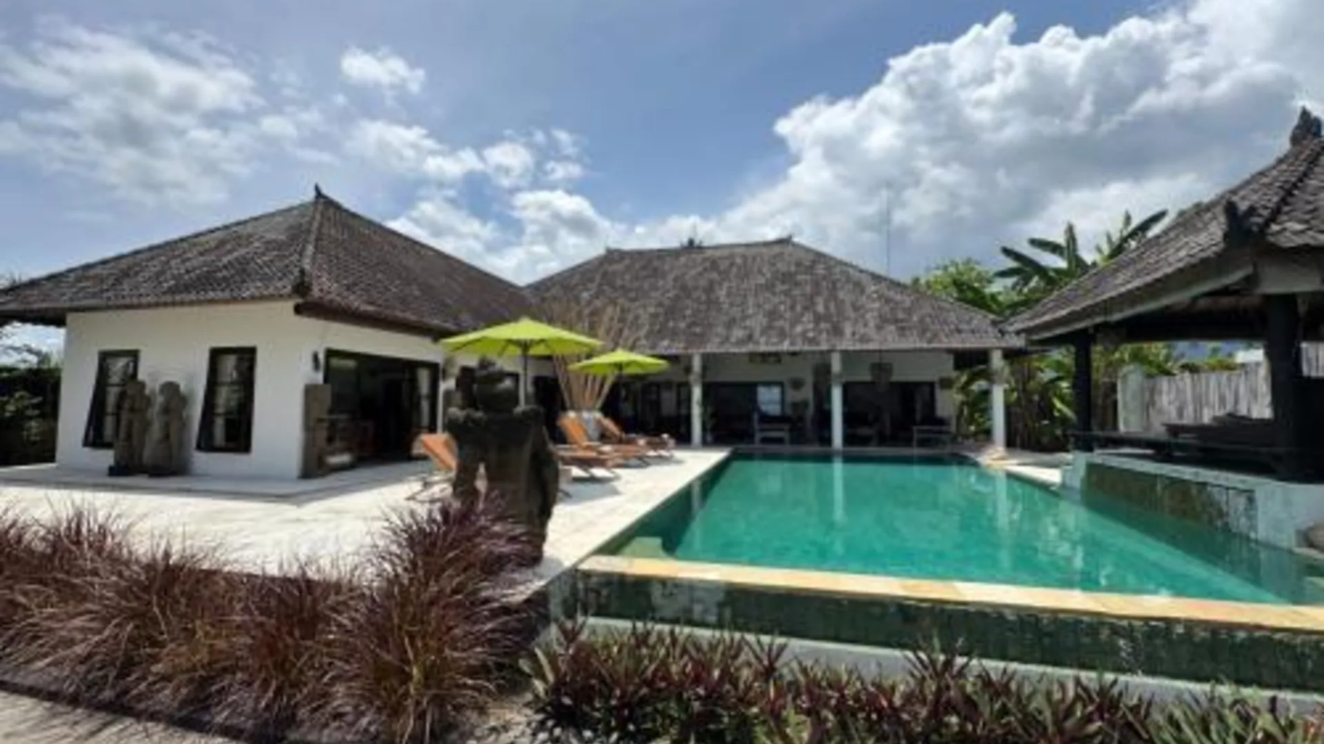 발리 Beautiful Beach Villa Nujum with staff. 5성급 싱글룸 객실