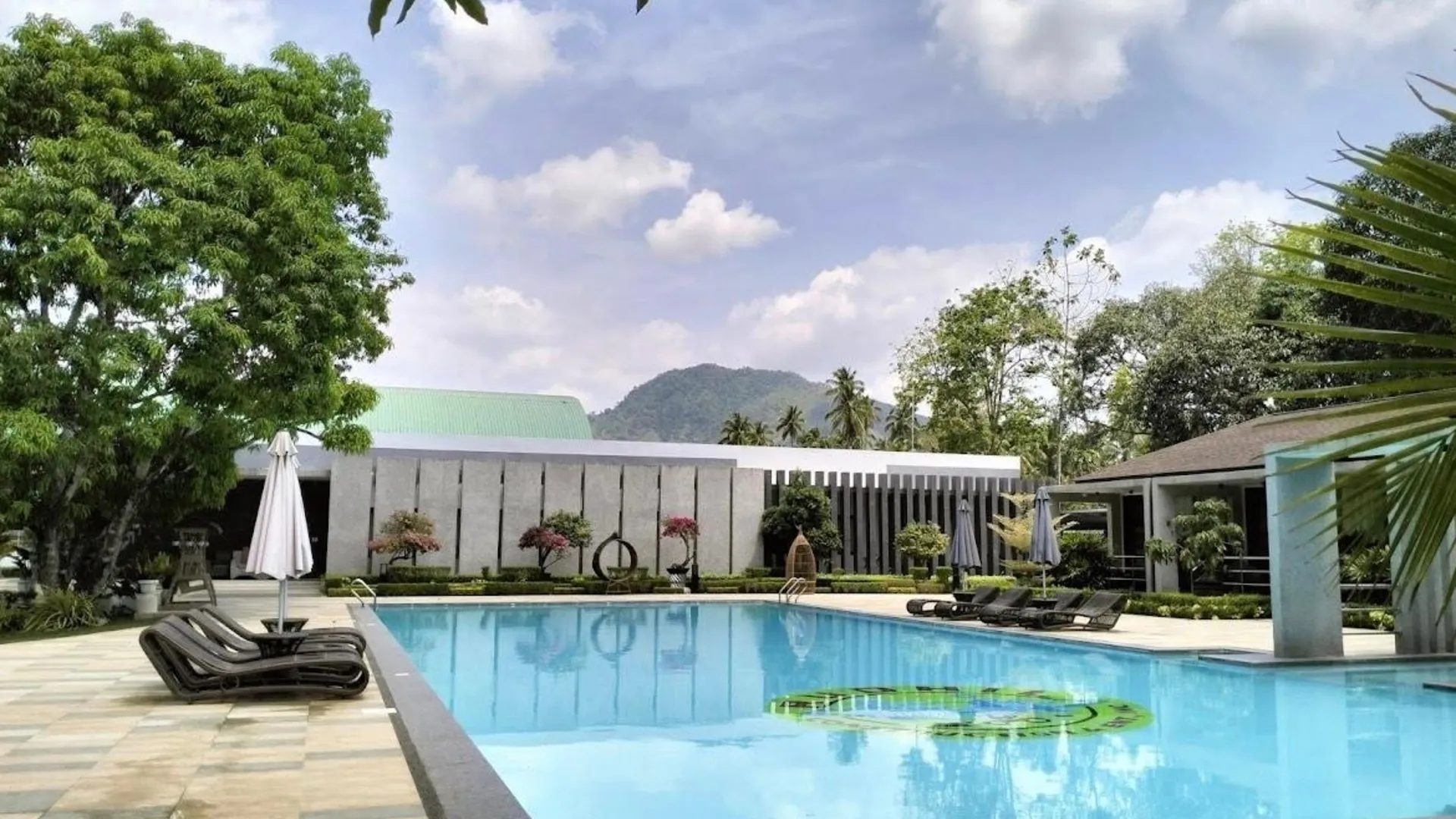 마하약 Rudhil's Place Resort and Sports Complex 4성급 호텔 레스토랑