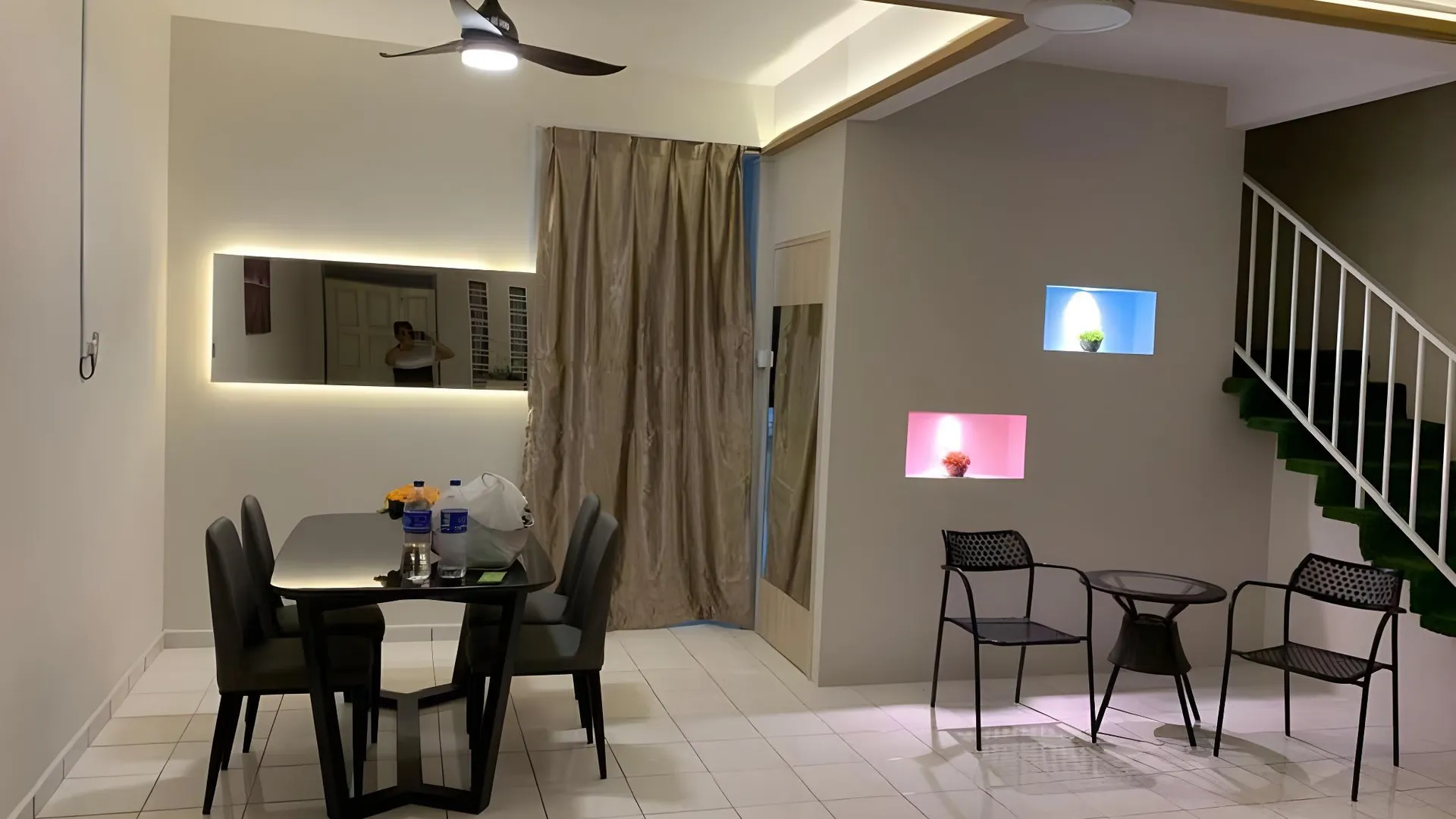 세리 만중 세리 만중의 프라이빗 하우스 (150m², 침실 4개, 프라이빗 욕실 3개) 3성급 게스트하우스 로비