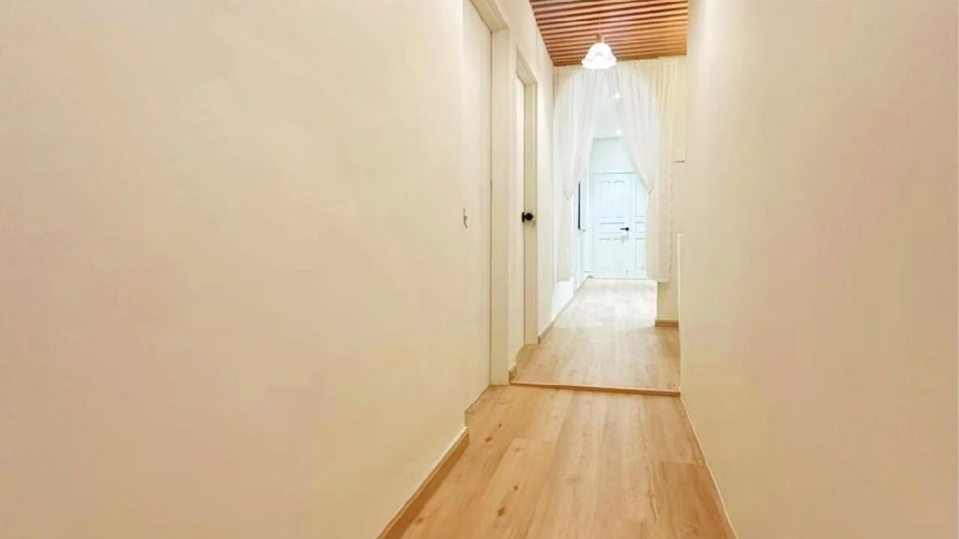 바투 파핫 바투 파핫 시티 센터의 프라이빗 하우스 (m², 침실 3개, 프라이빗 욕실 2개) 2성급 싱글룸 레스토랑