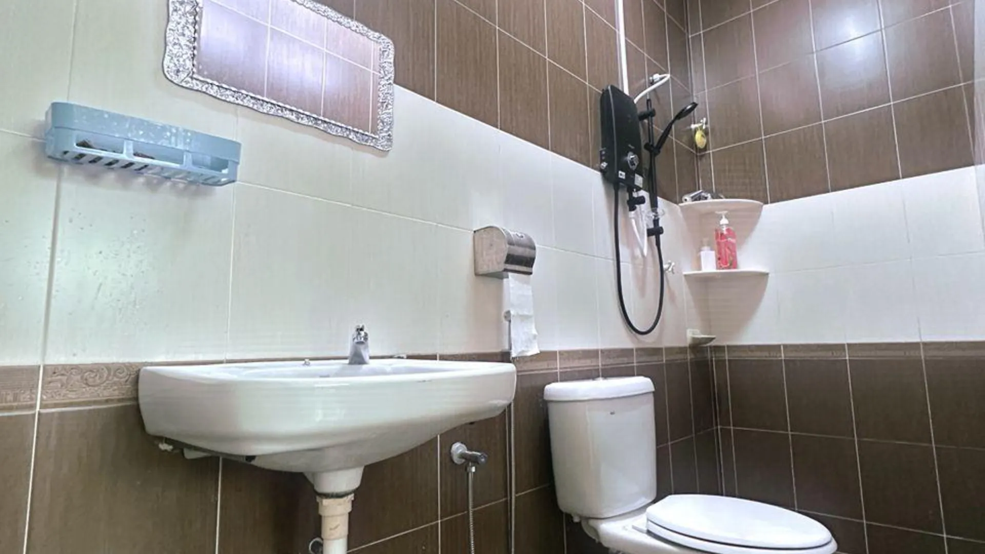 이포 쿠알라 캉사르 타운의 프라이빗 하우스 (m², 침실 5개, 프라이빗 욕실 4개) 1성급 싱글룸 외관