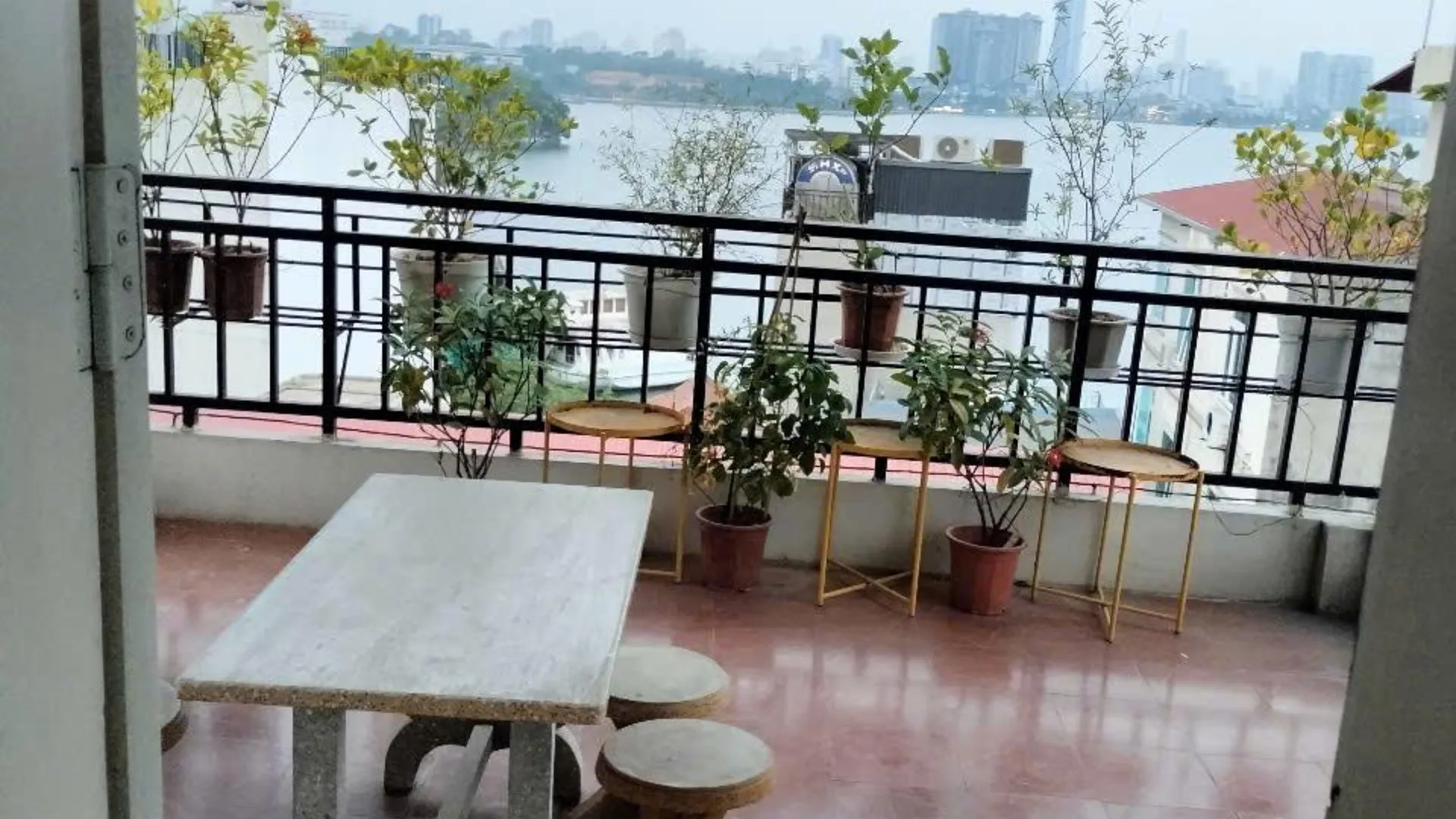 하노이 웨스트 레이크 홈즈 3성급 호텔 외관