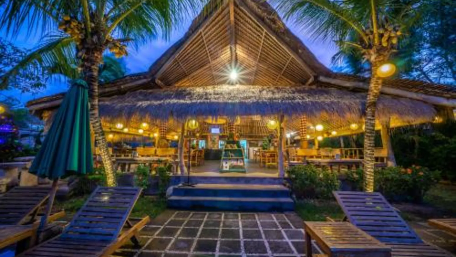 발리 플라워 버드 벙갈로 5성급 게스트하우스 로비