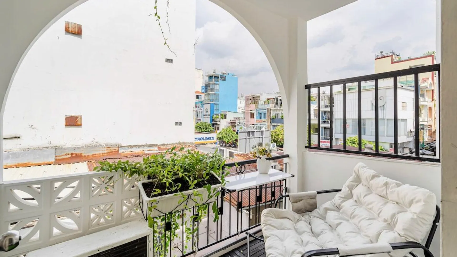 호치민 3rd floor big balcony studio, center of HCM city ! 2성급 싱글룸 객실