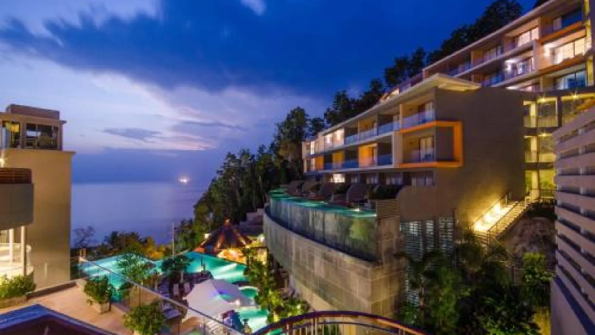 푸켓 칼리마 리조트 앤 스파 5성급 호텔 수영장