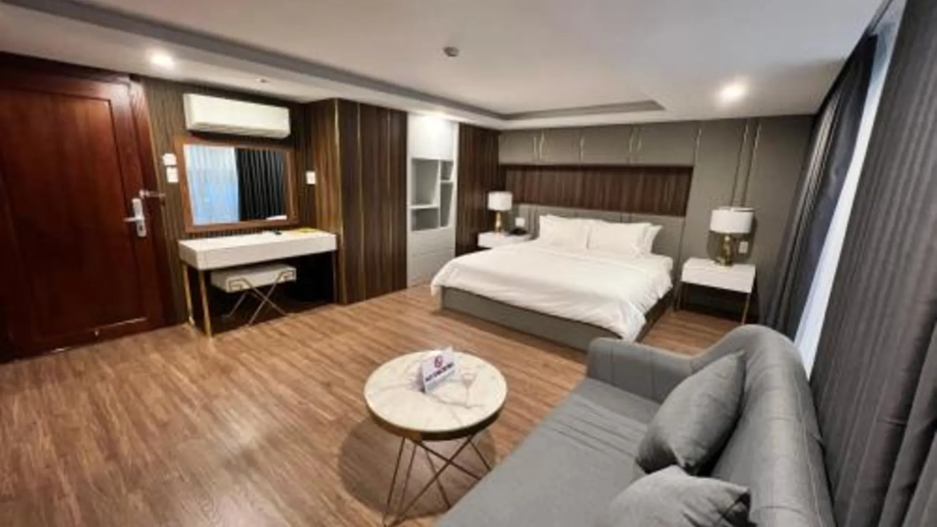 호치민 Nam Hy 1 Hotel 2성급 호텔 스위트룸