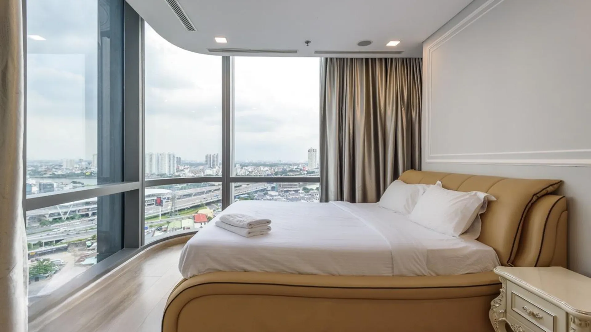 호치민 소미 럭스테이 랜드마크 81 5성급 호텔 스위트룸