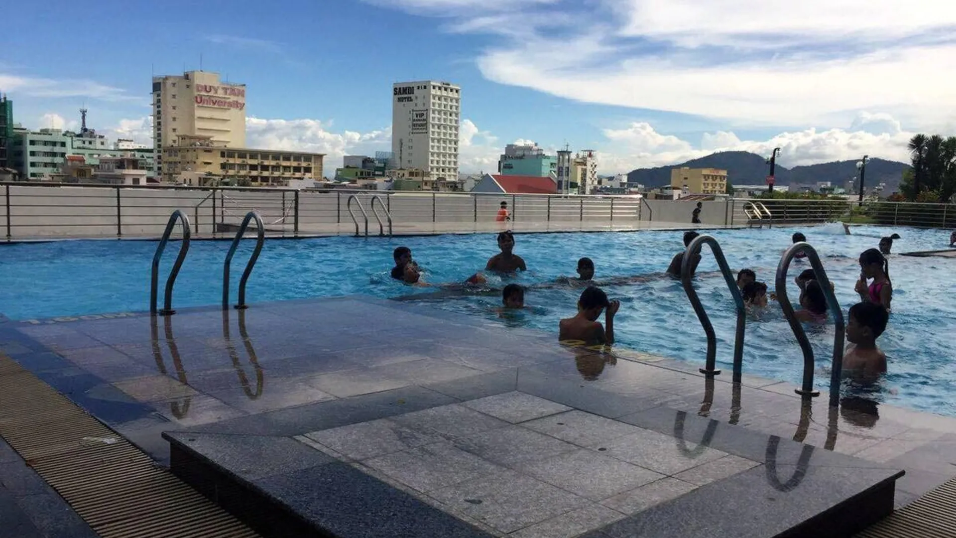 다낭 하이쩌우의 아파트먼트 (120m², 침실 3개, 프라이빗 욕실 2개) 5성급 싱글룸 수영장