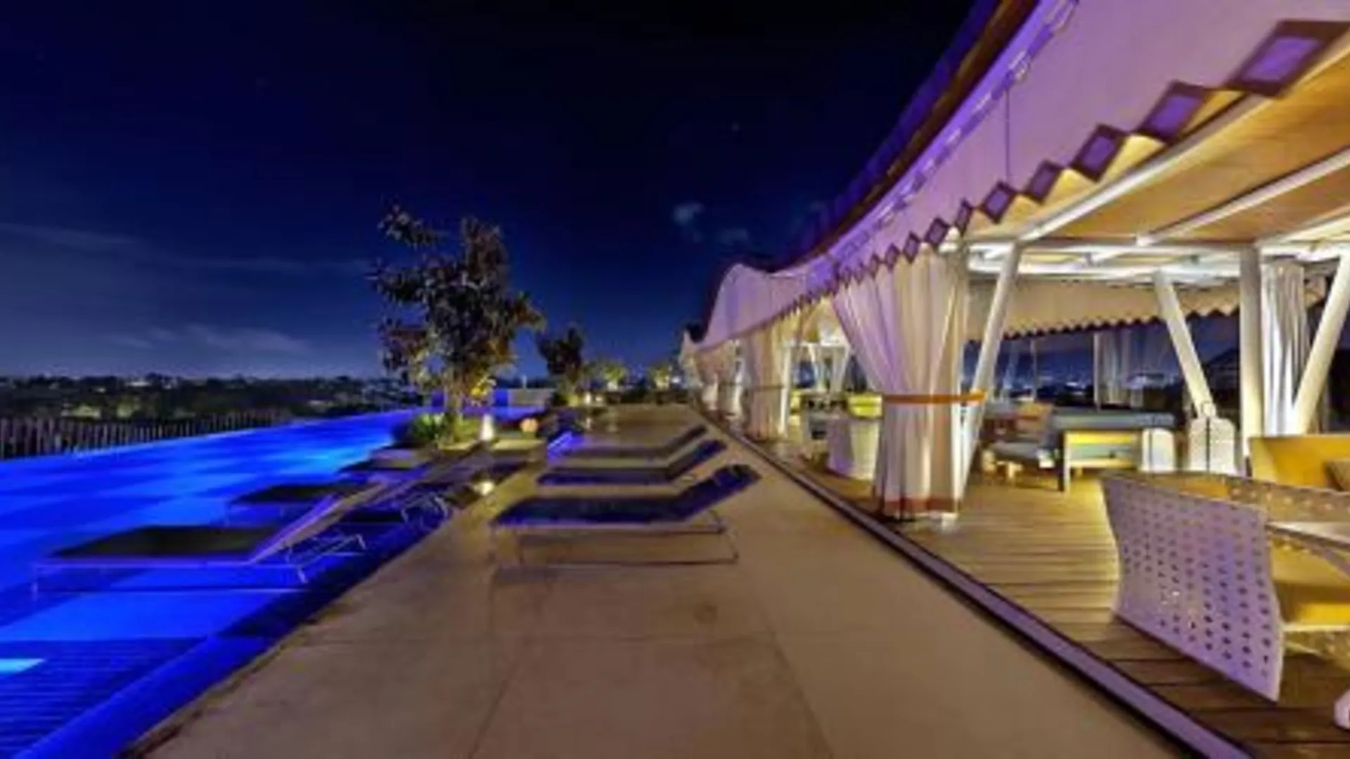 발리 TS 스위트 스미냑 5성급 호텔 객실