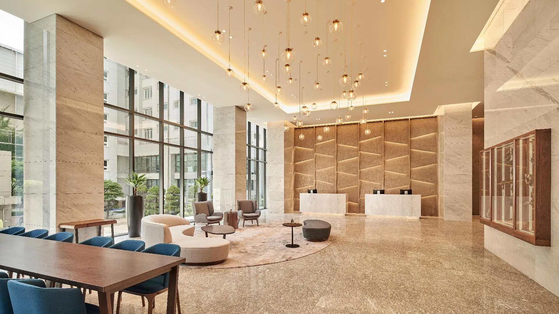 서울 힐튼 가든 인 서울 강남 4성급 호텔 로비