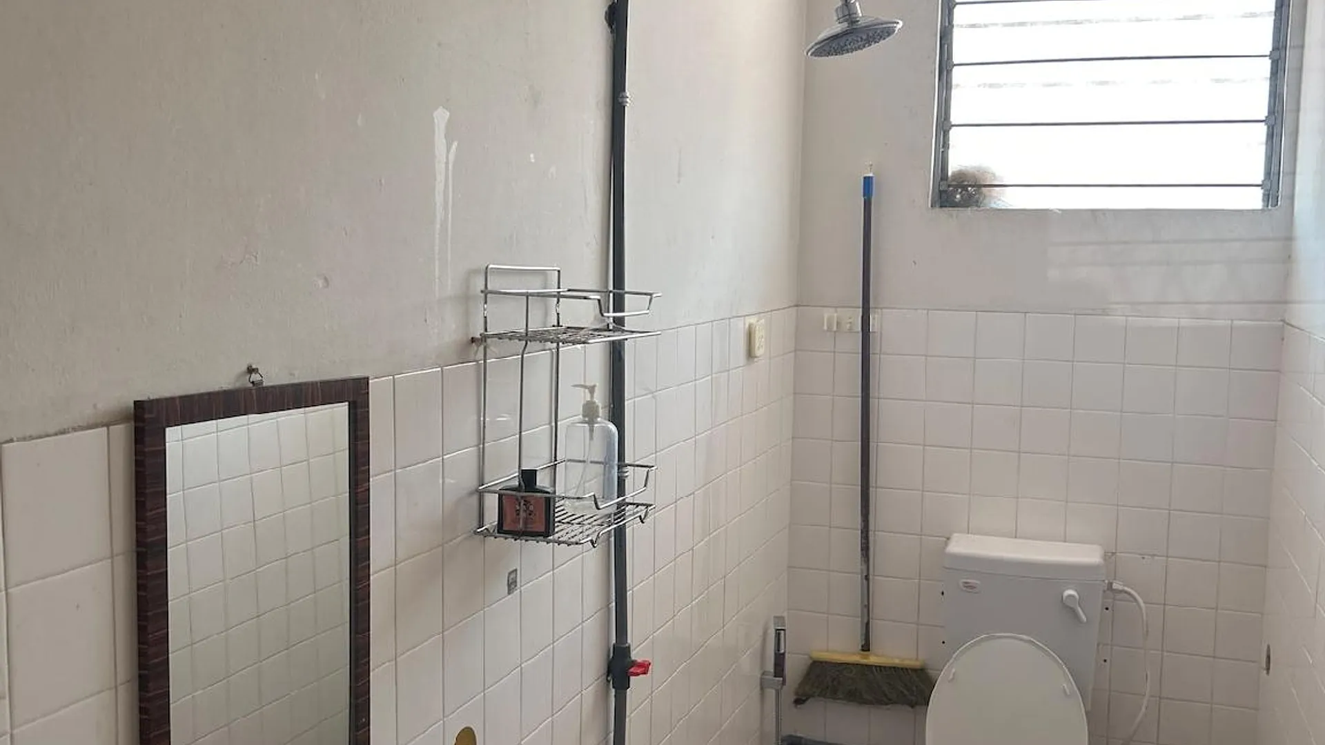 코타키나발루 푸타탄의 프라이빗 하우스 (m², 침실 4개, 프라이빗 욕실 3개) 2성급 싱글룸 부대시설