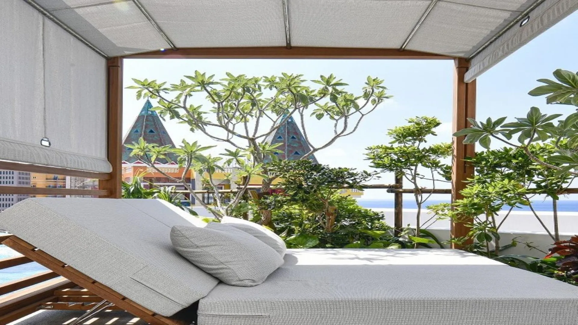 오키나와 본섬 레쿠 오키나와 차탄 스파 앤 리조트 4성급 호텔 수영장