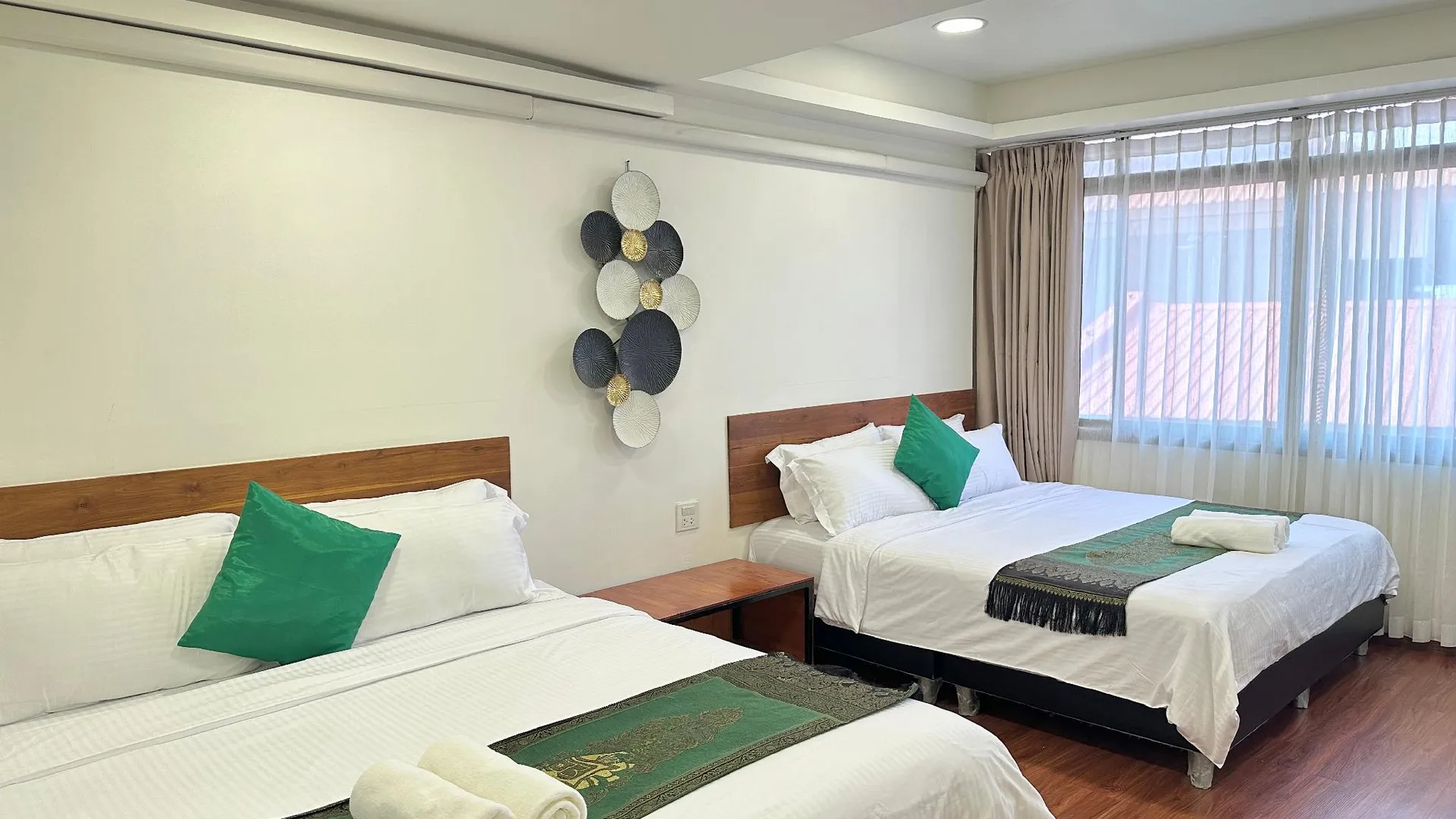 방콕 롱주 게스트하우스 2성급 호텔 객실