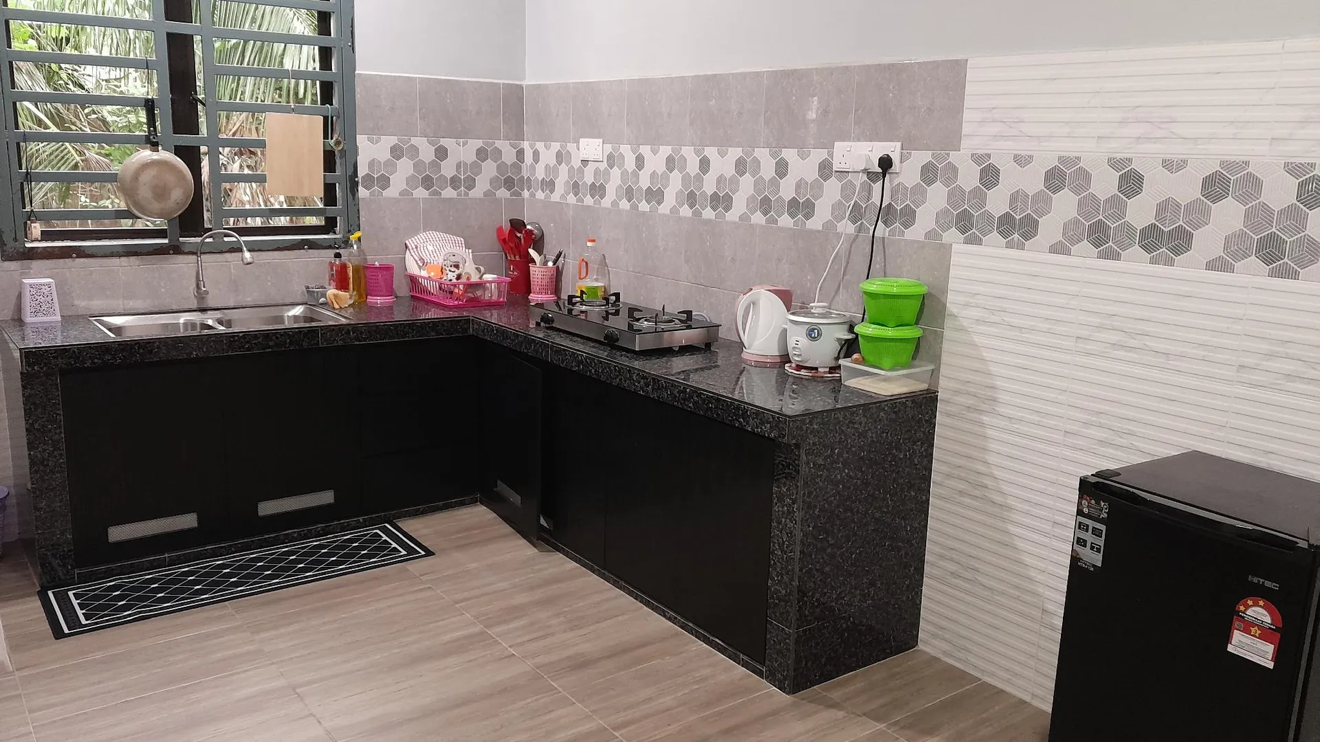 쿠안탄 [location not yet specified]의 프라이빗 하우스 (100m², 침실 4개, 프라이빗 욕실 3개) 4성급 게스트하우스 레스토랑